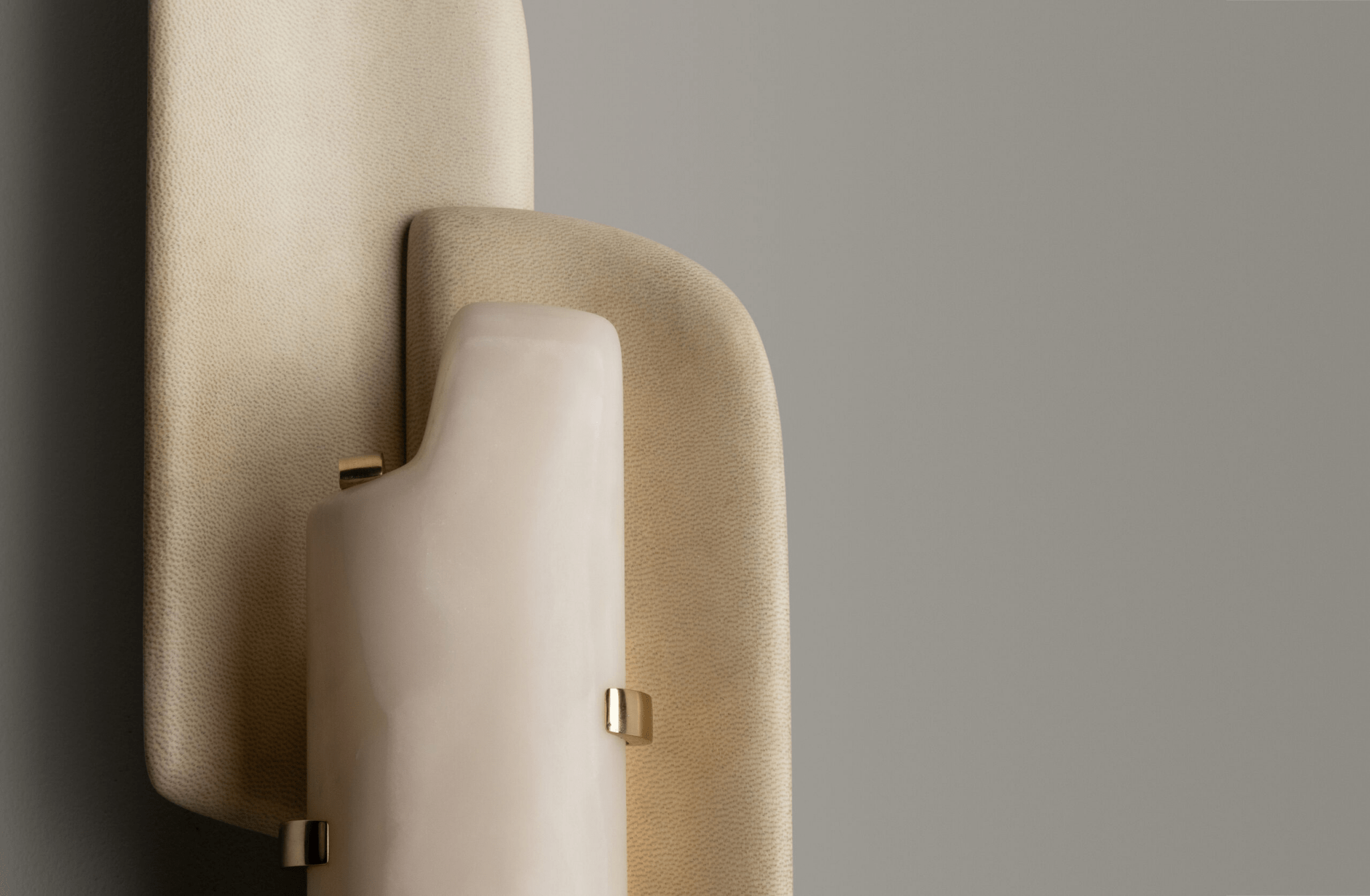 Kerd Modern White Alabaster Wall Lamp-Neutral Decor