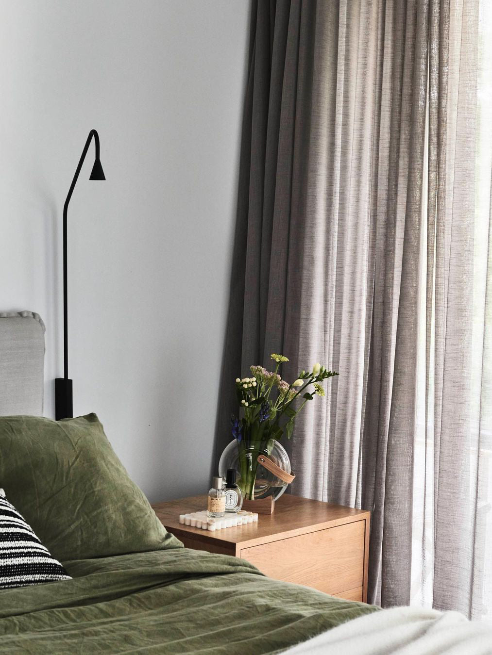 Vesolel Modern Minimalist Wall Lamp-Neutral Decor