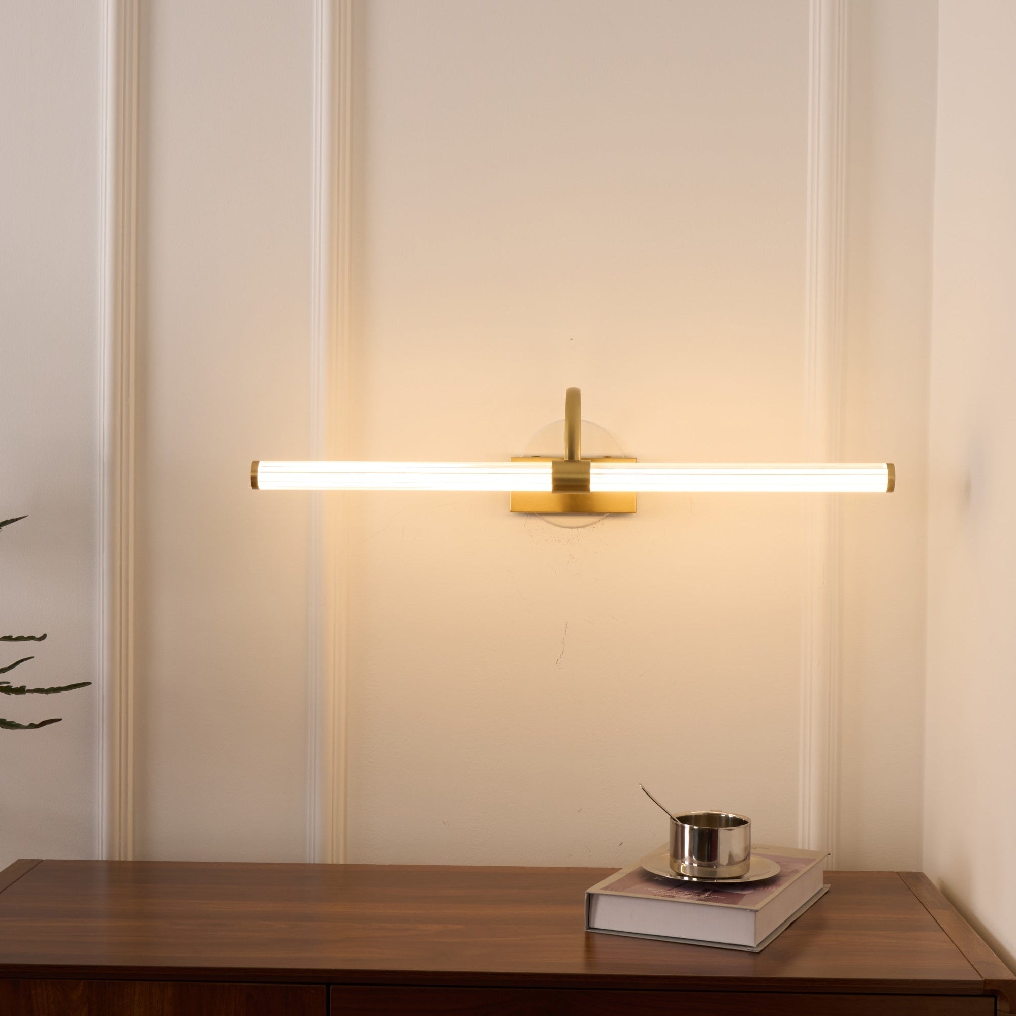 Beryl Modern Minimalist Brass Wall Light-Neutral Decor