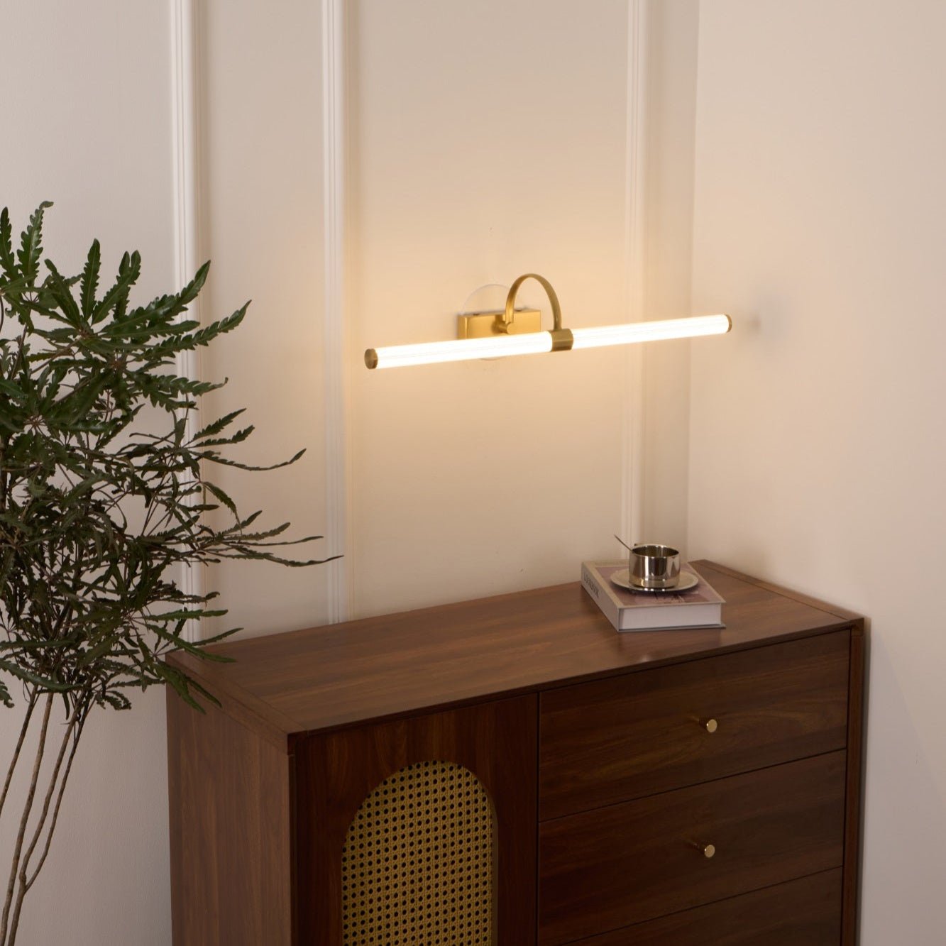 Beryl Modern Minimalist Brass Wall Light-Neutral Decor