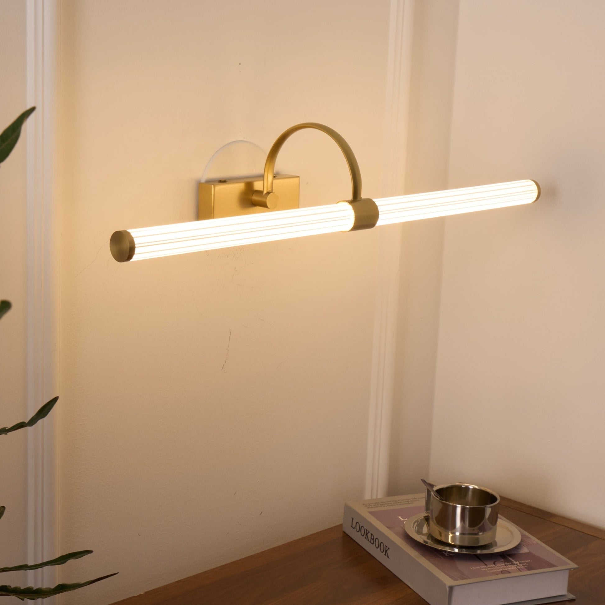 Beryl Modern Minimalist Brass Wall Light-Neutral Decor
