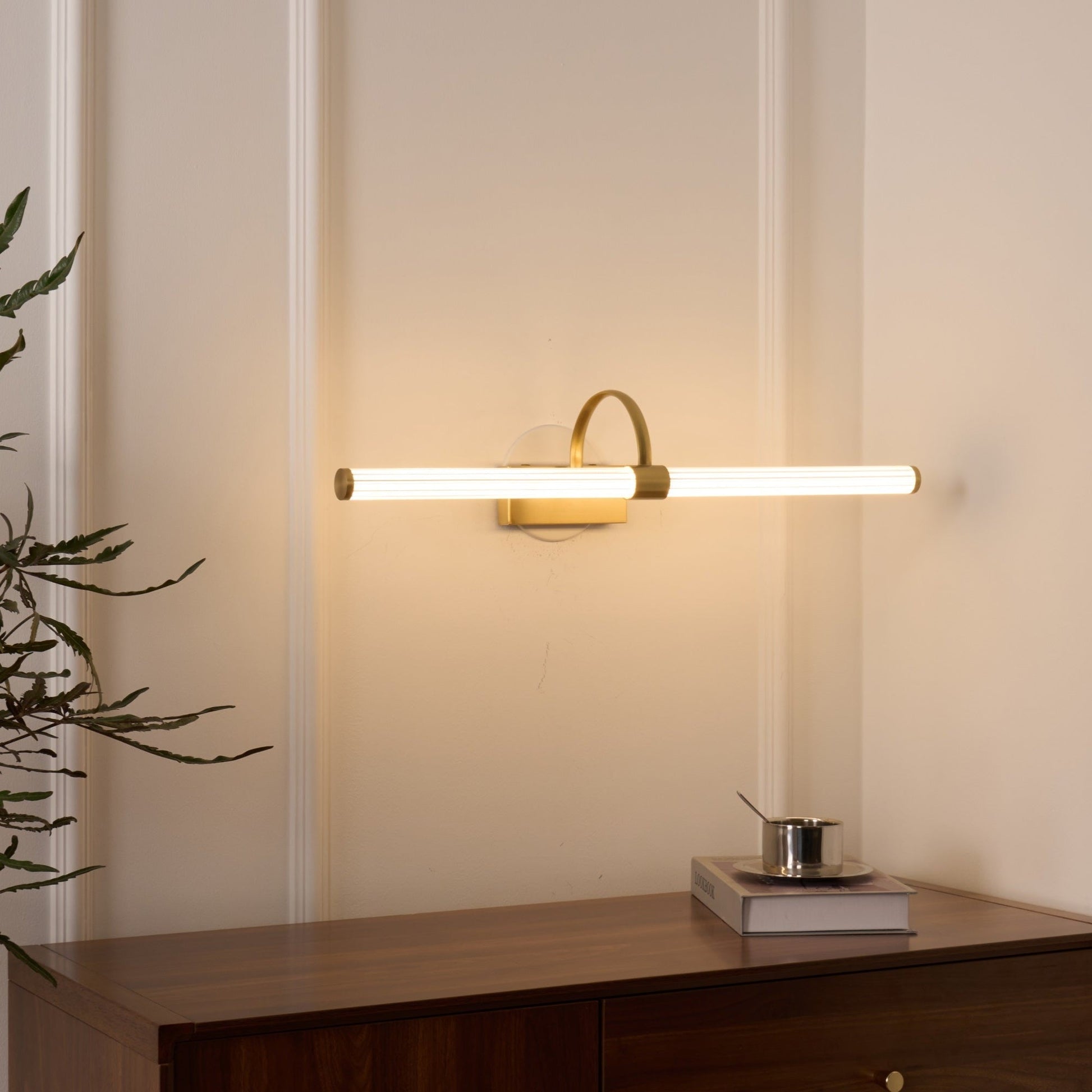 Beryl Modern Minimalist Brass Wall Light-Neutral Decor