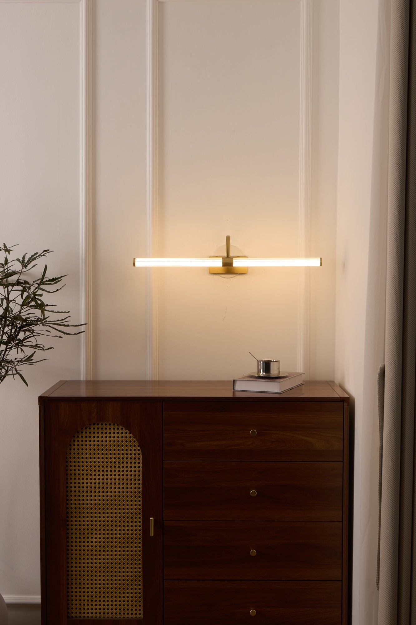 Beryl Modern Minimalist Brass Wall Light-Neutral Decor