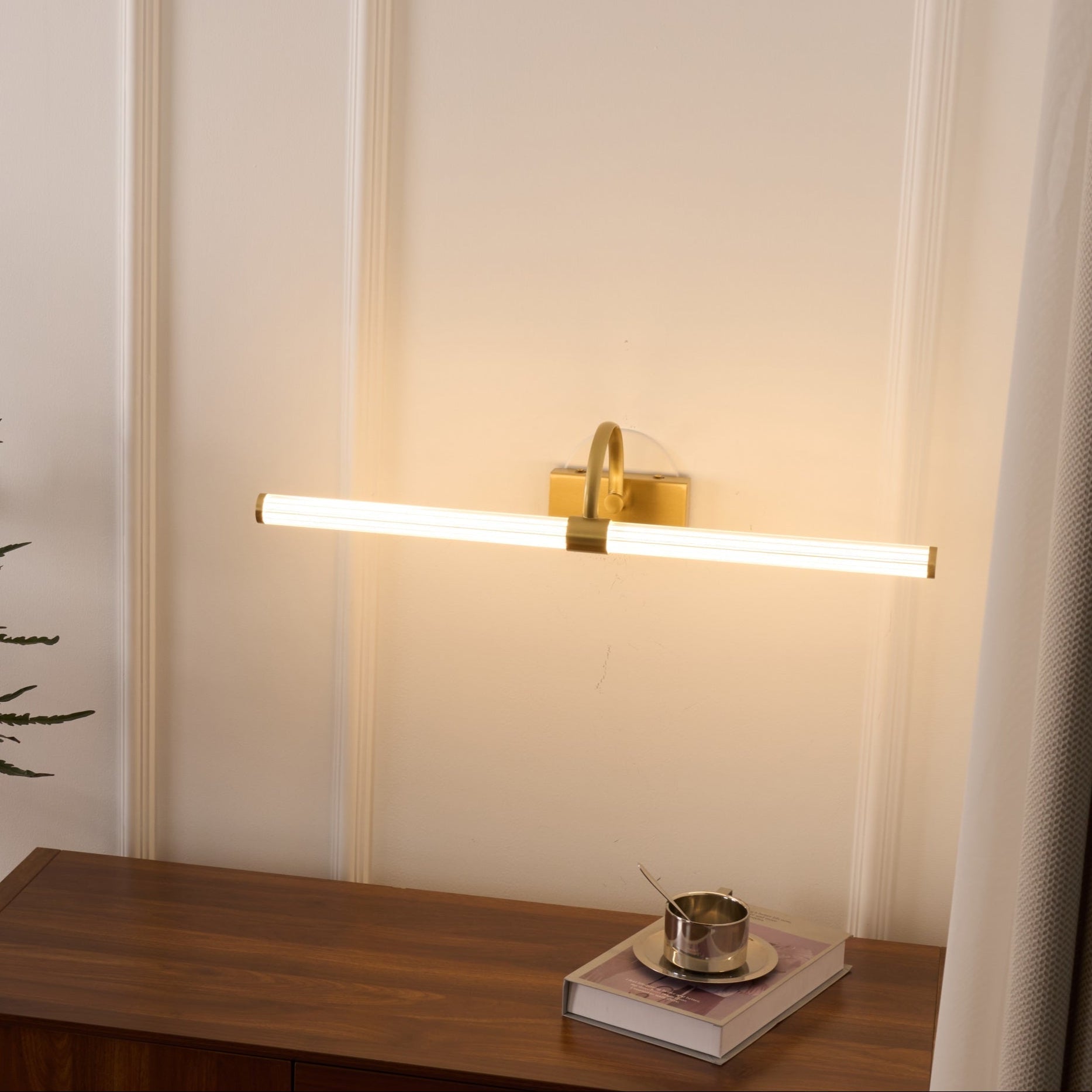 Beryl Modern Minimalist Brass Wall Light-Neutral Decor
