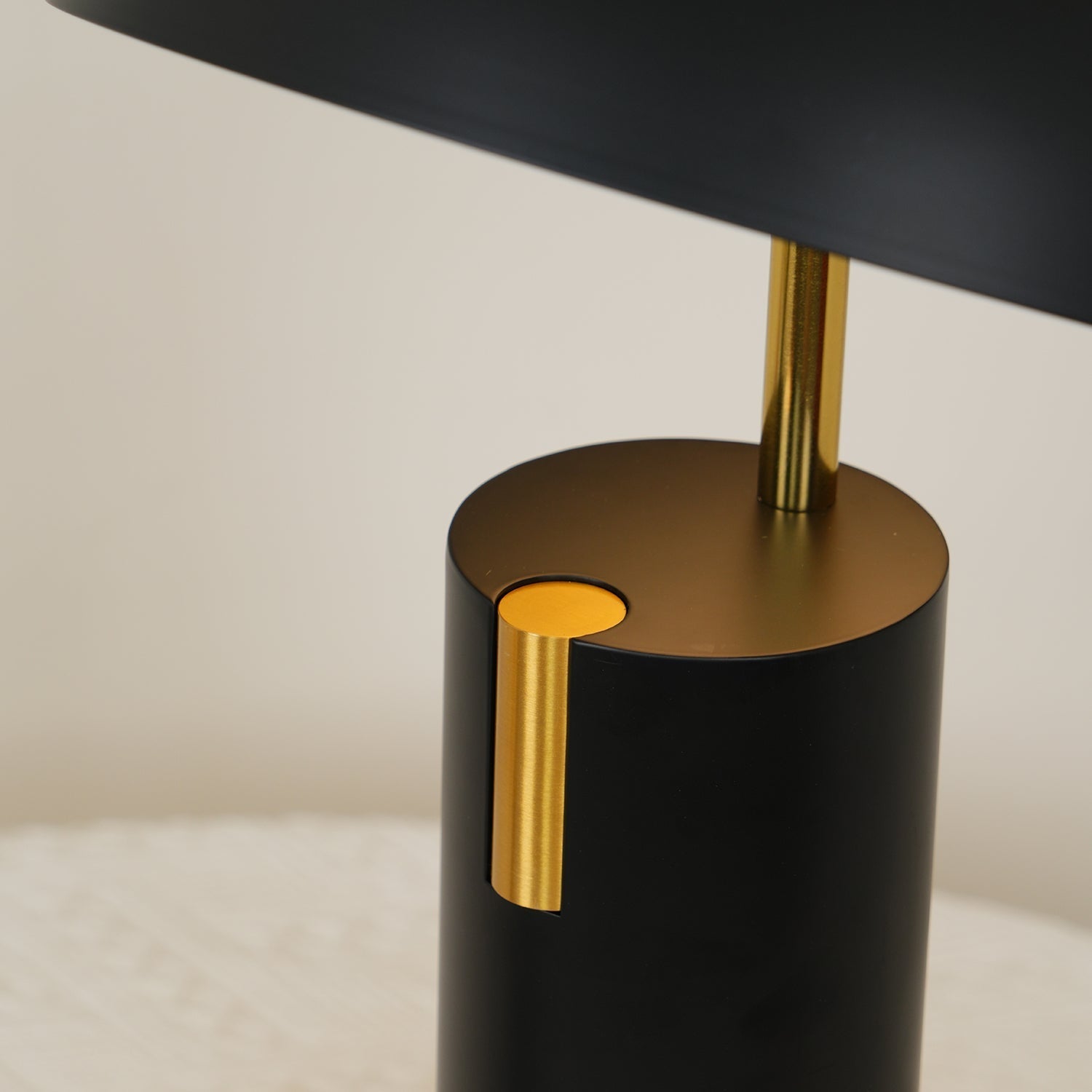 Veroca Steel Industrial Table Lamp-Neutral Decor