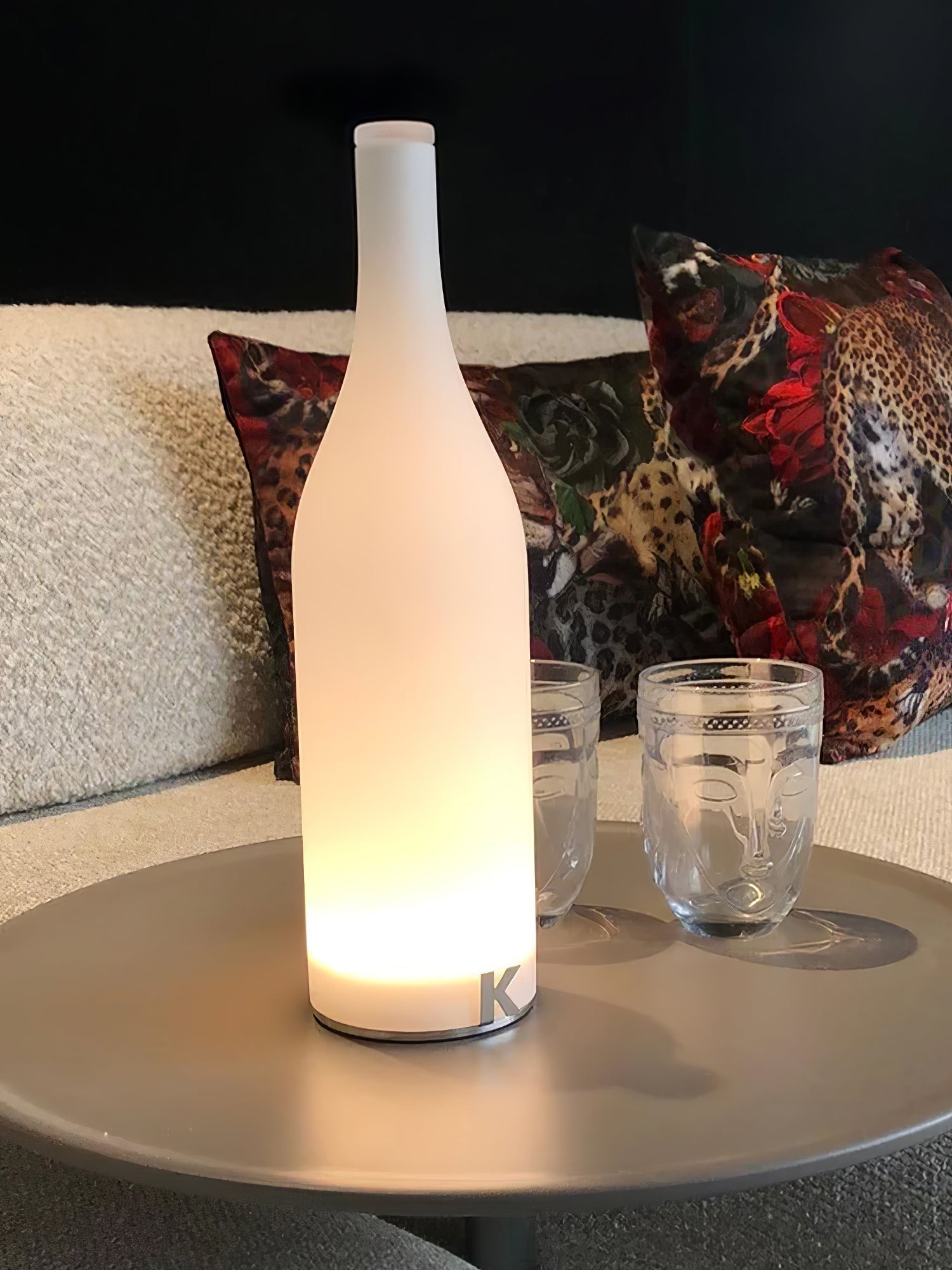 Vino Built-in Battery Table Lamp-Neutral Decor