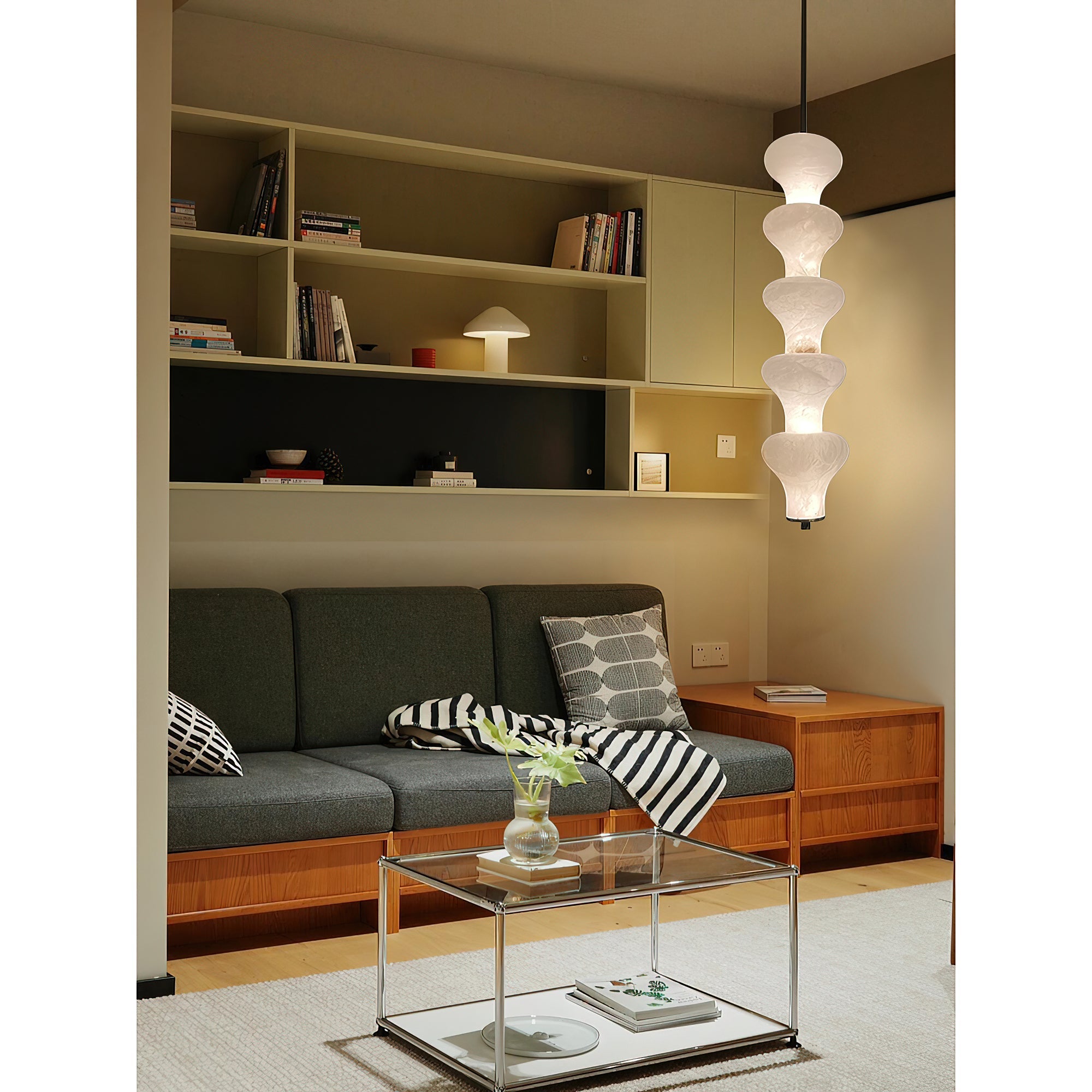Side profile of the Balandres Alabaster Pendant Lamp.