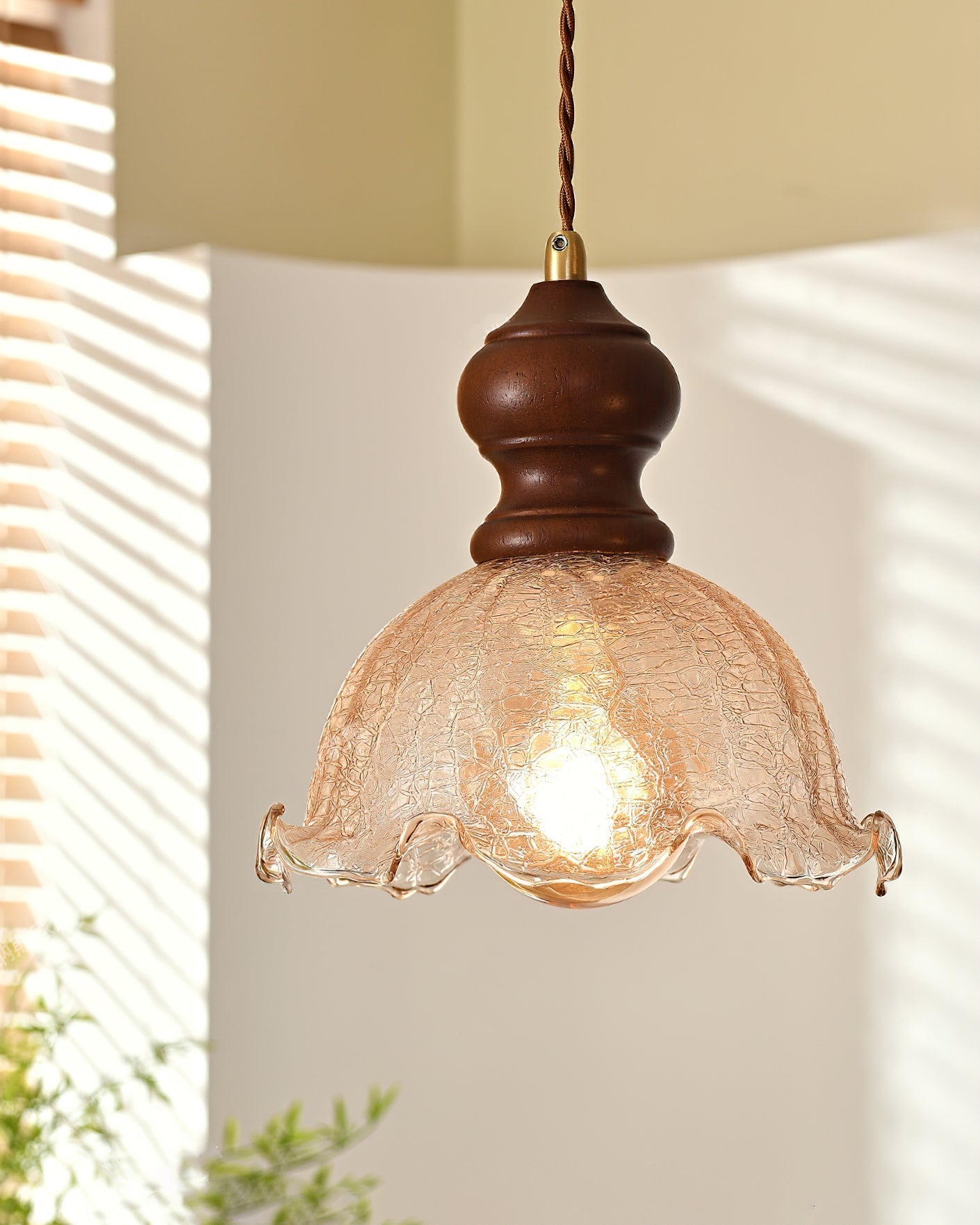 Size diagram for the Barron Pendant Light Model B.