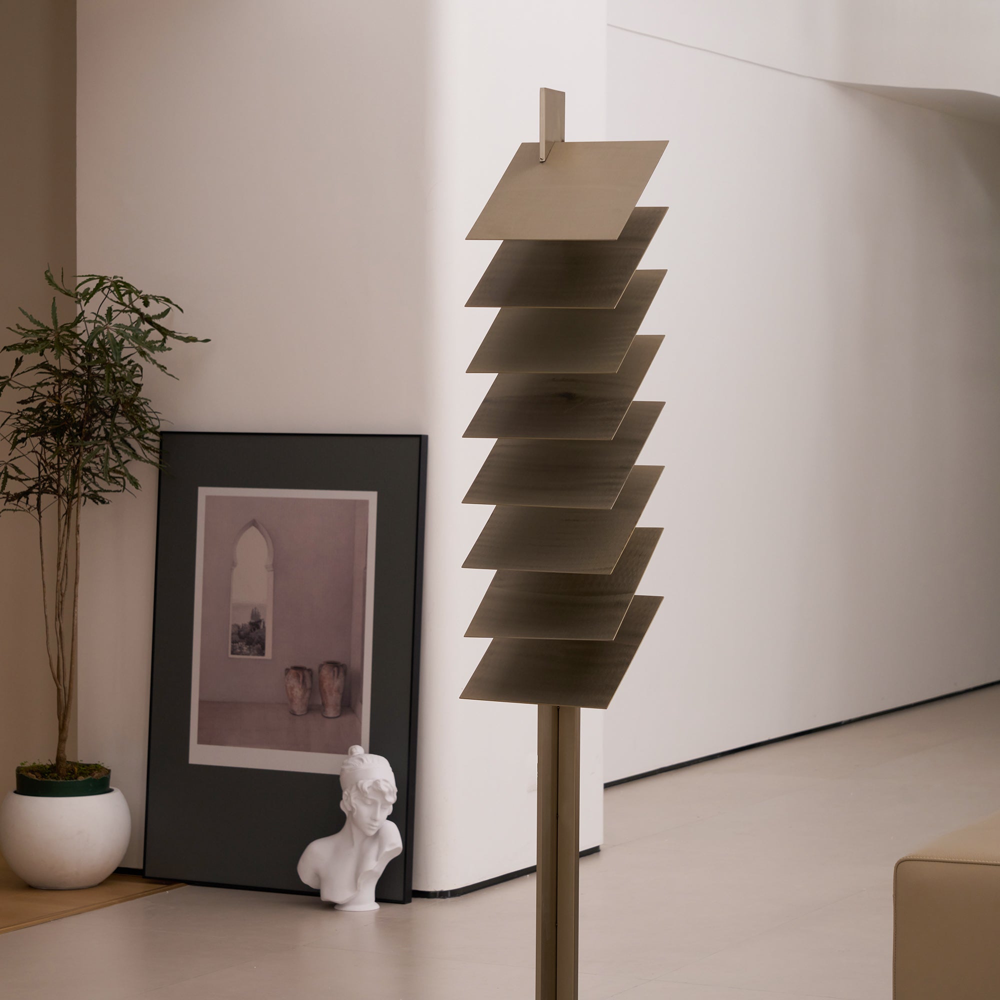 Lira Floor Lamp