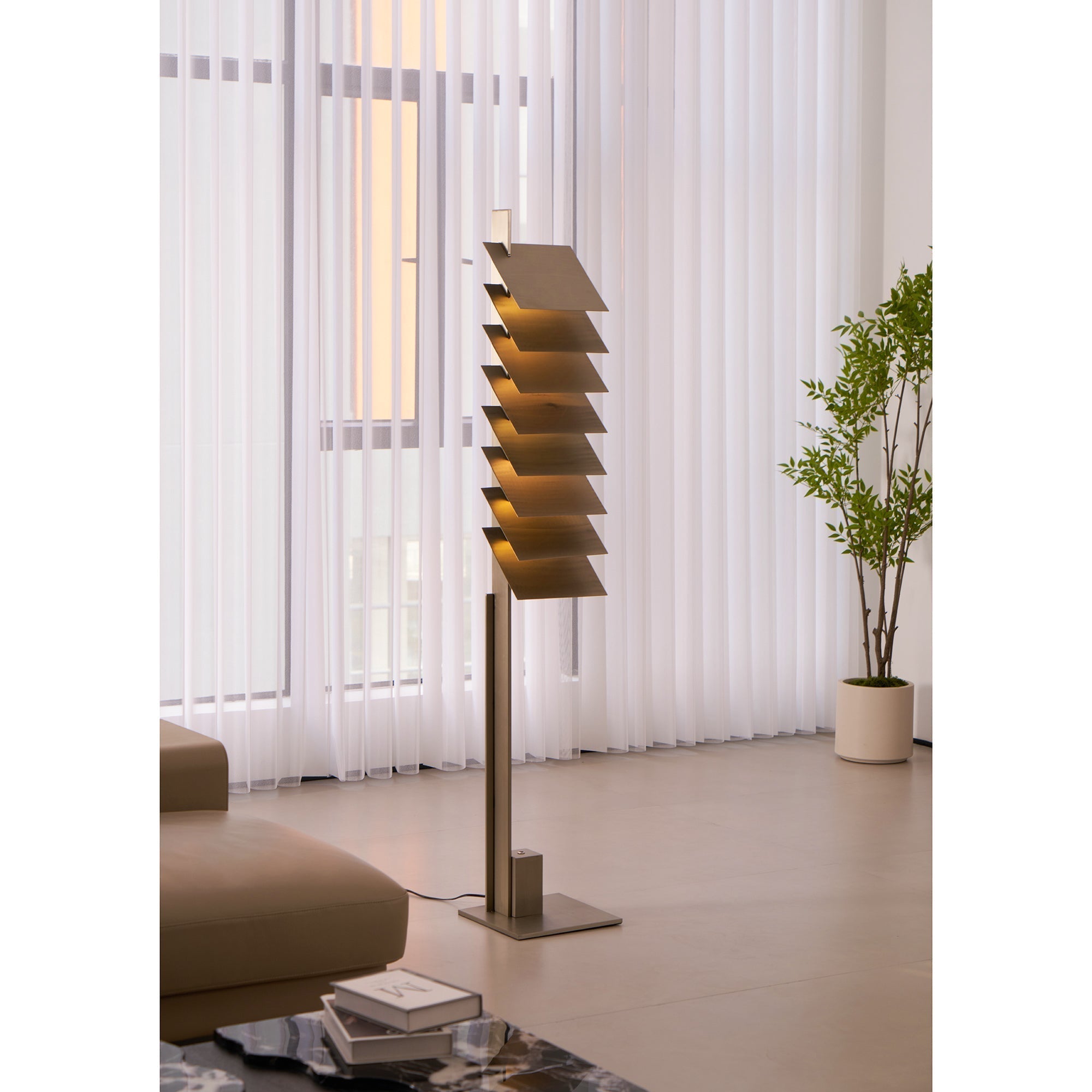 Lira Floor Lamp