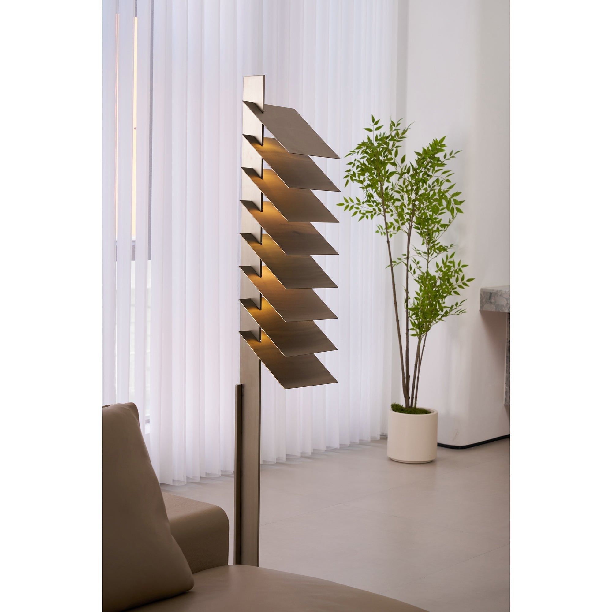 Lira Floor Lamp