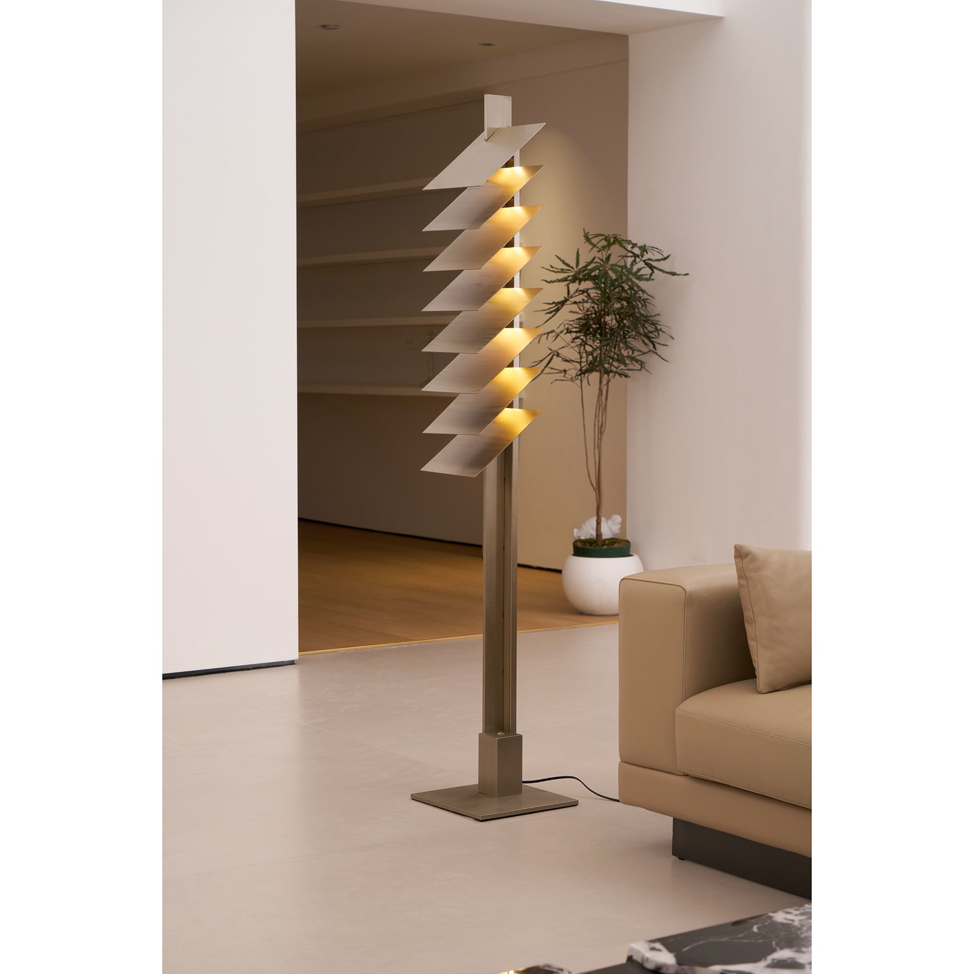 Lira Floor Lamp
