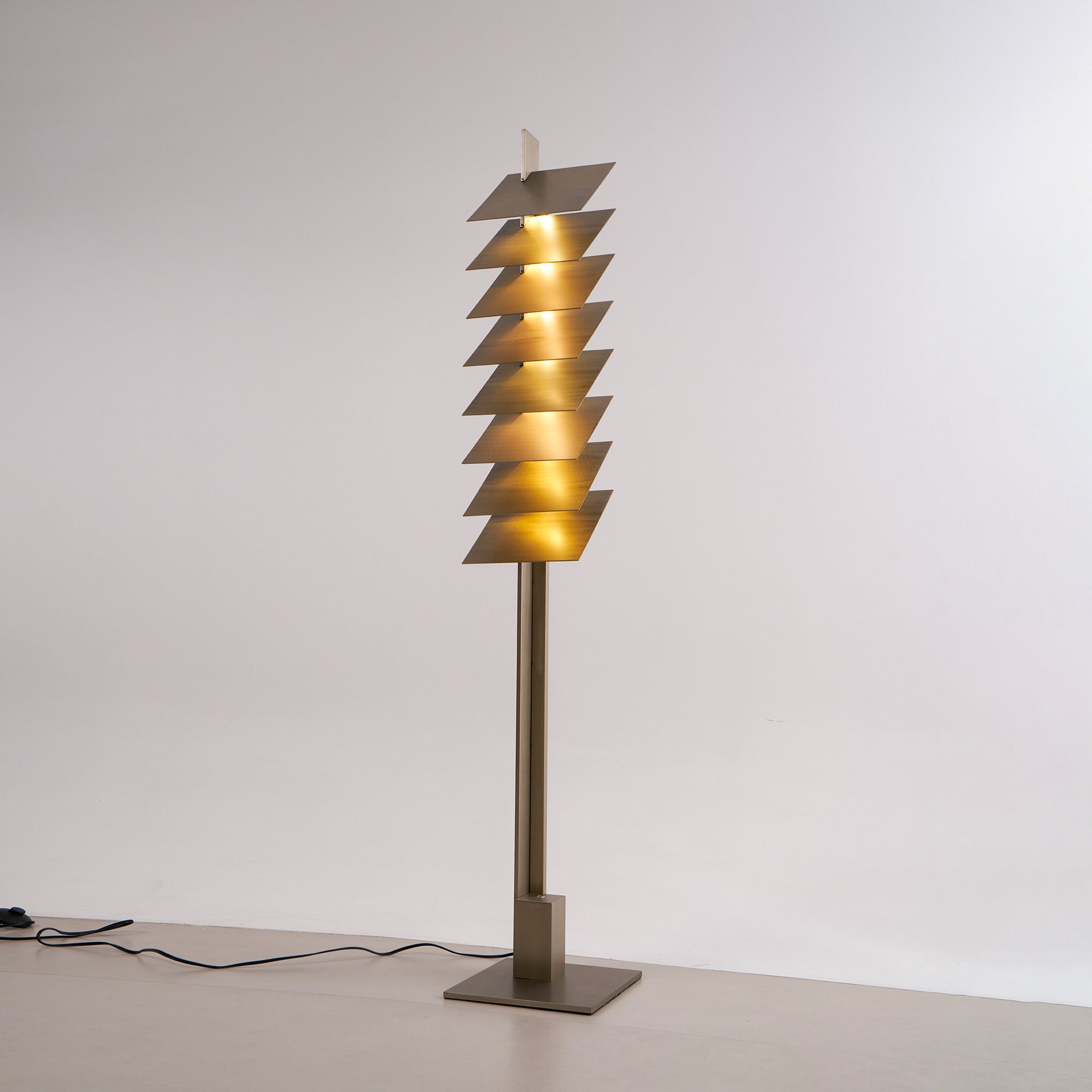 Lira Floor Lamp