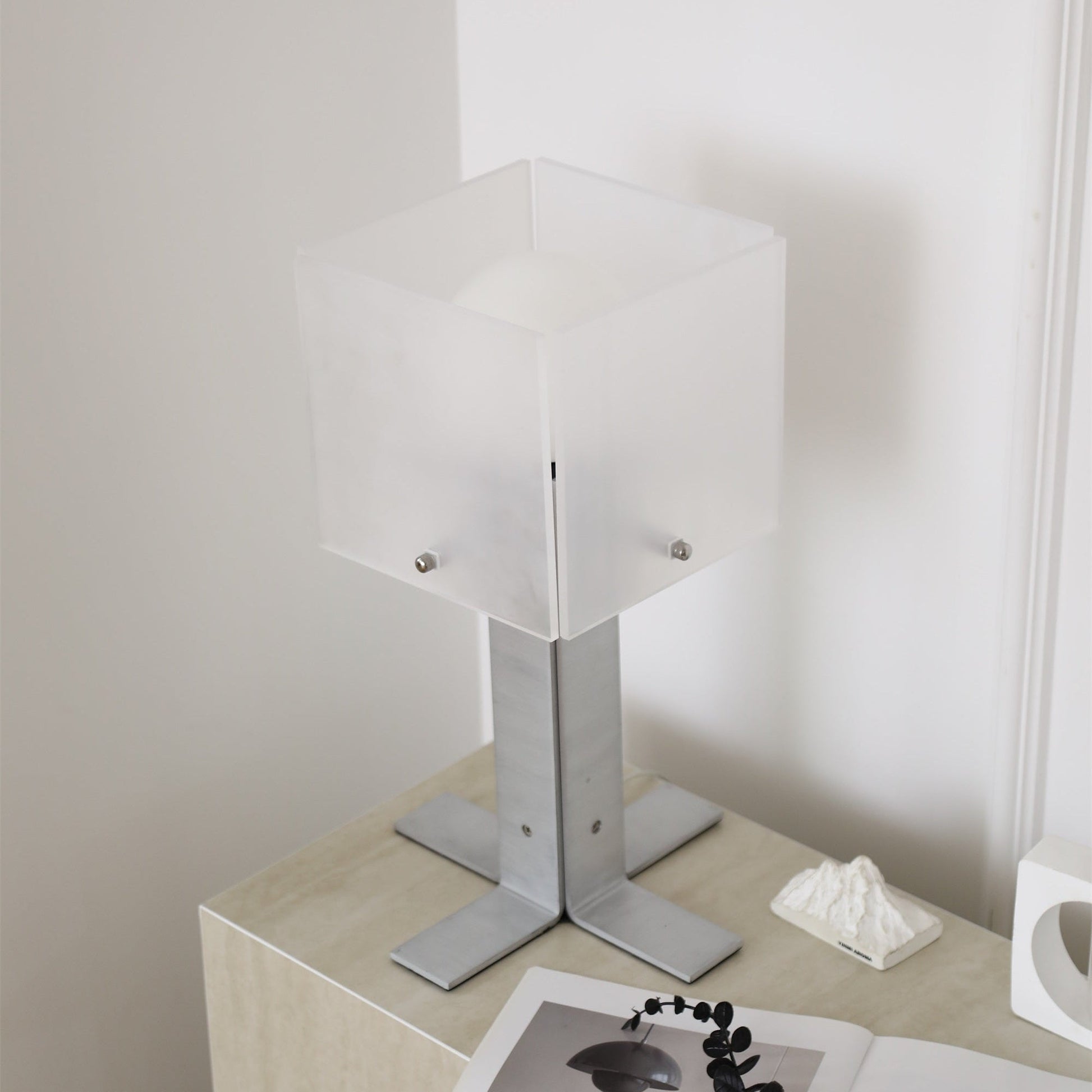 Beam Steel Acrylic Table Lamp-Neutral Decor