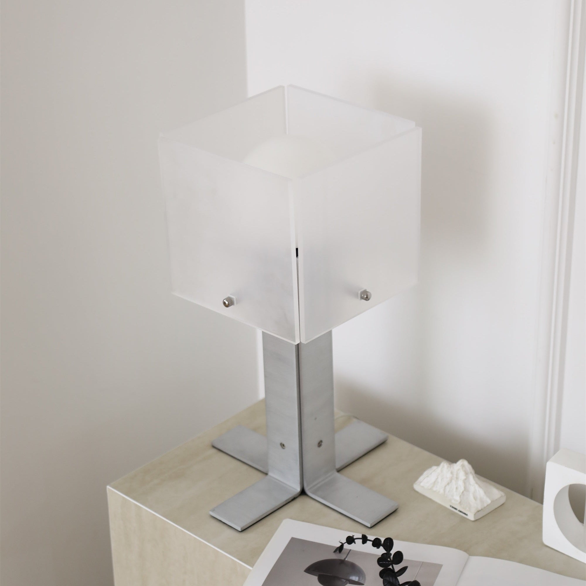 Beam Steel Acrylic Table Lamp-Neutral Decor