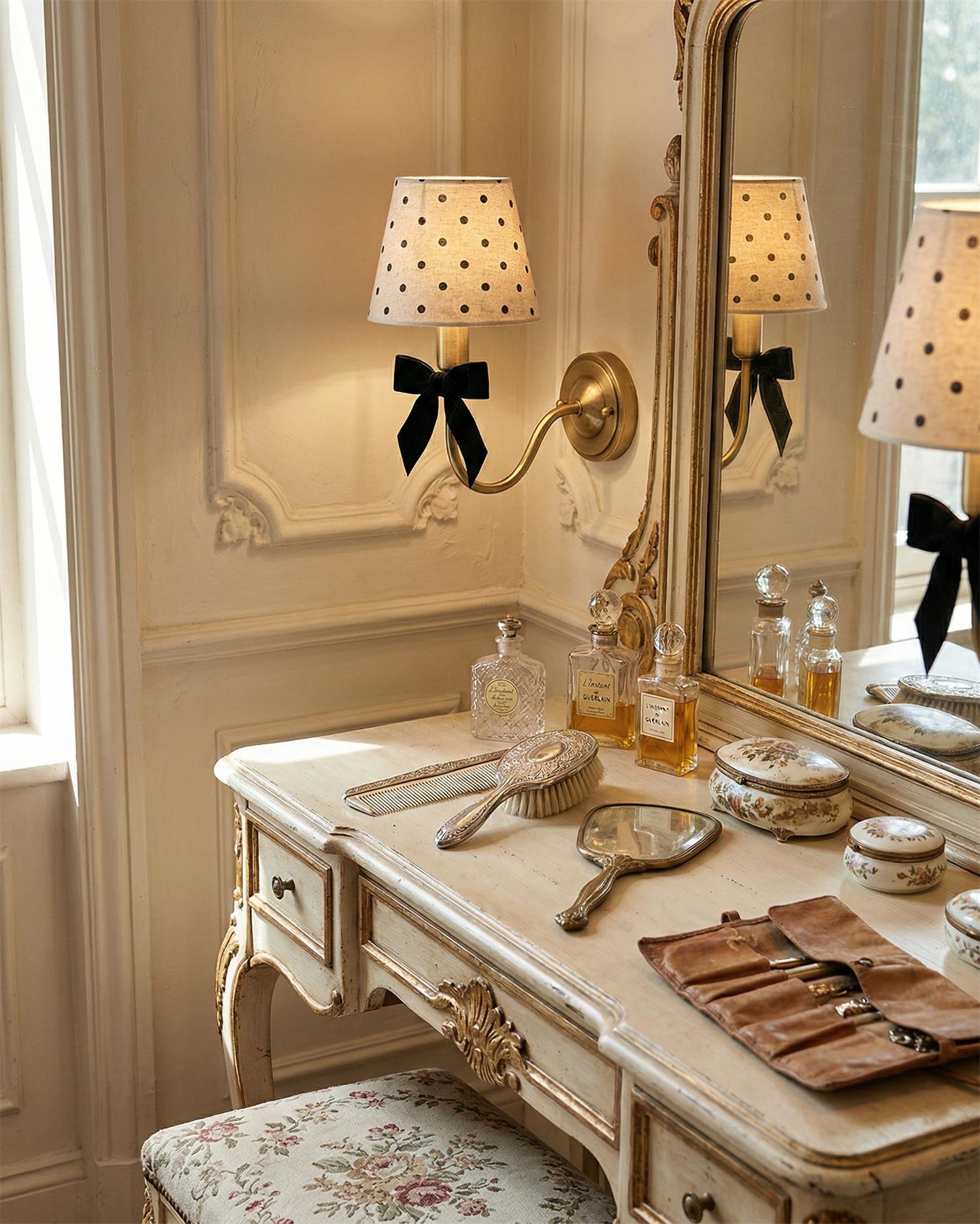 Mae Dot Wall Lamp
