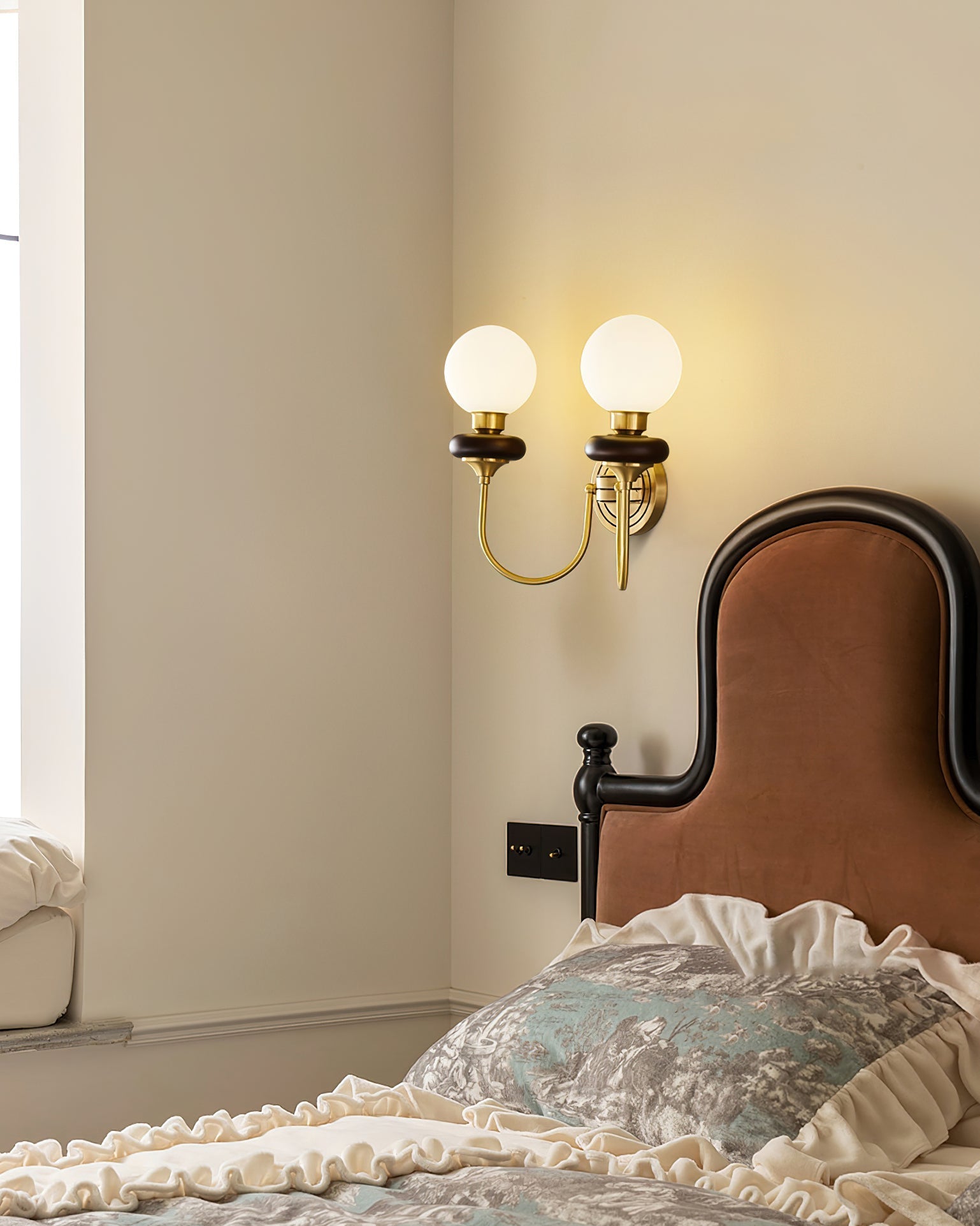 Kiroxen Wall Lamp Premium Nordic Art Walnut Glass-Neutral Decor