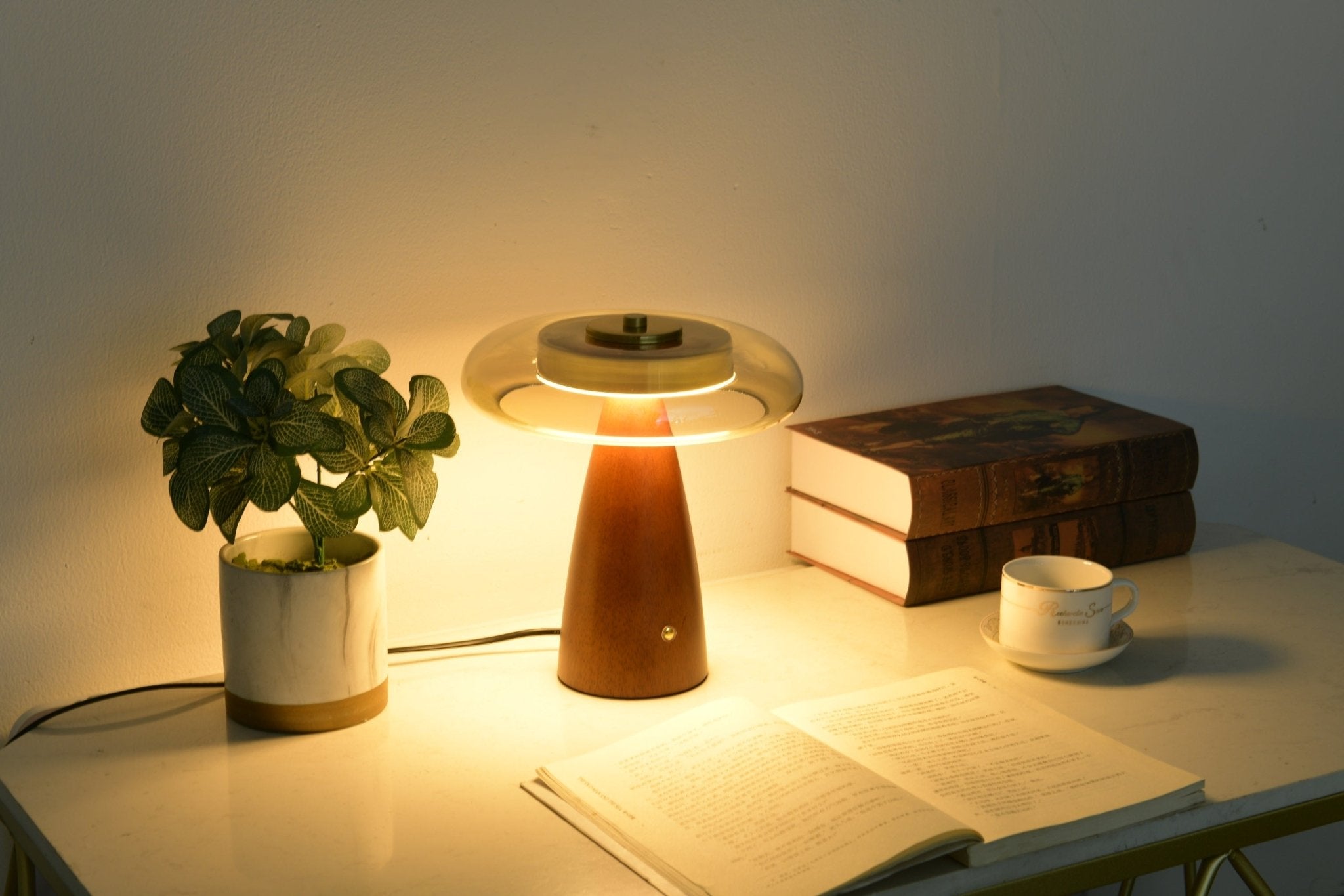 Mushroom Retro Glass Table Lamp-Neutral Decor