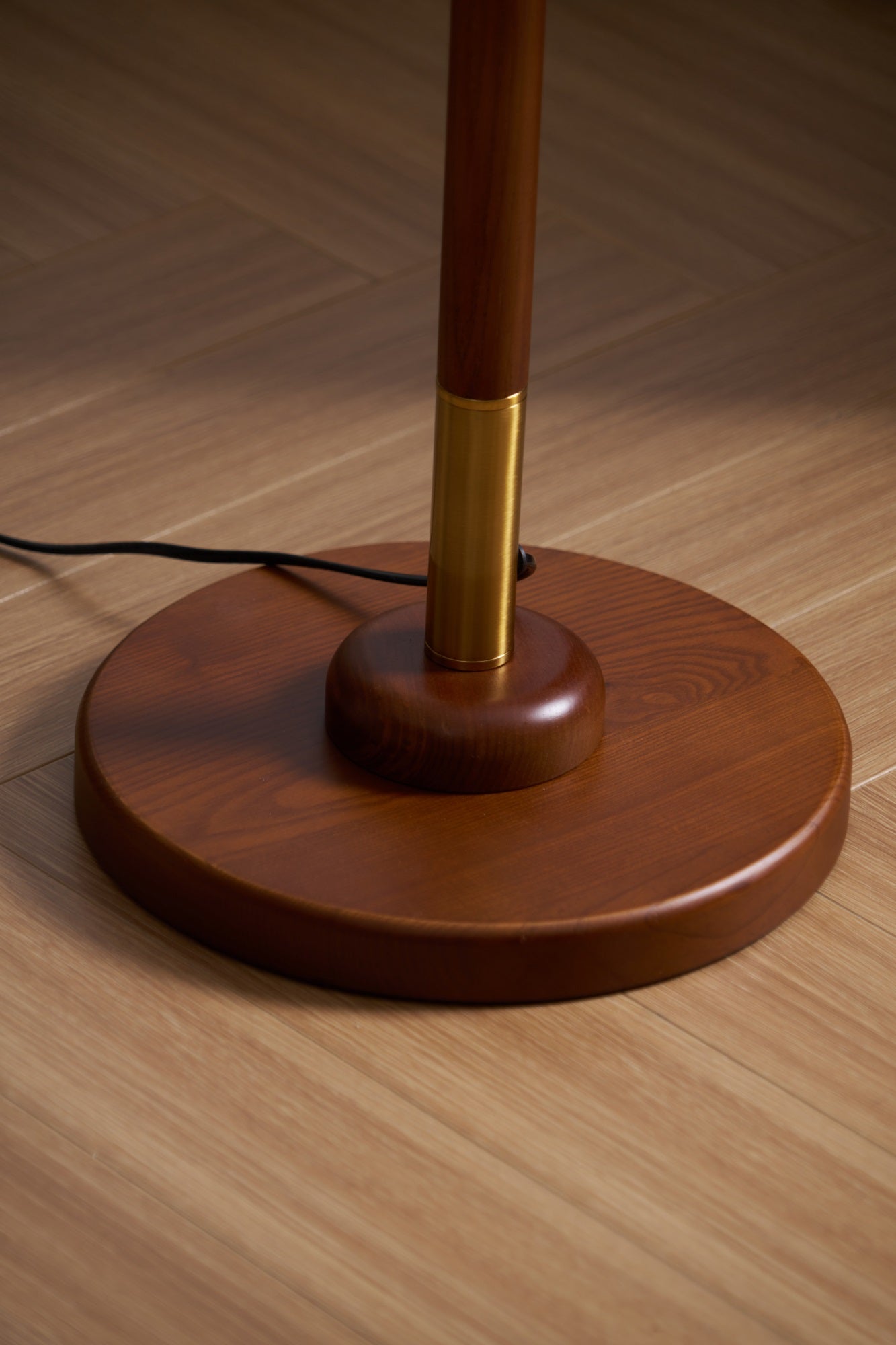 Elysia Classic Wood Floor Lamp-Neutral Decor