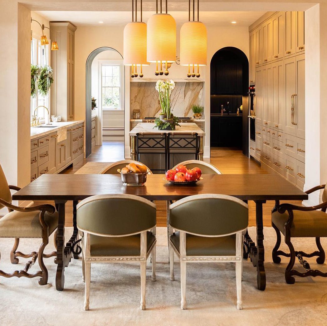 Qir Traditional Elegance Glass Pendant Light-Neutral Decor