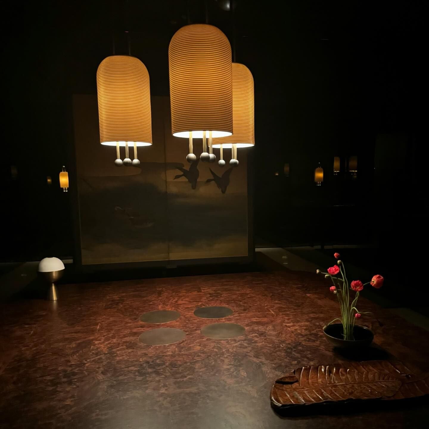 Qir Traditional Elegance Glass Pendant Light-Neutral Decor
