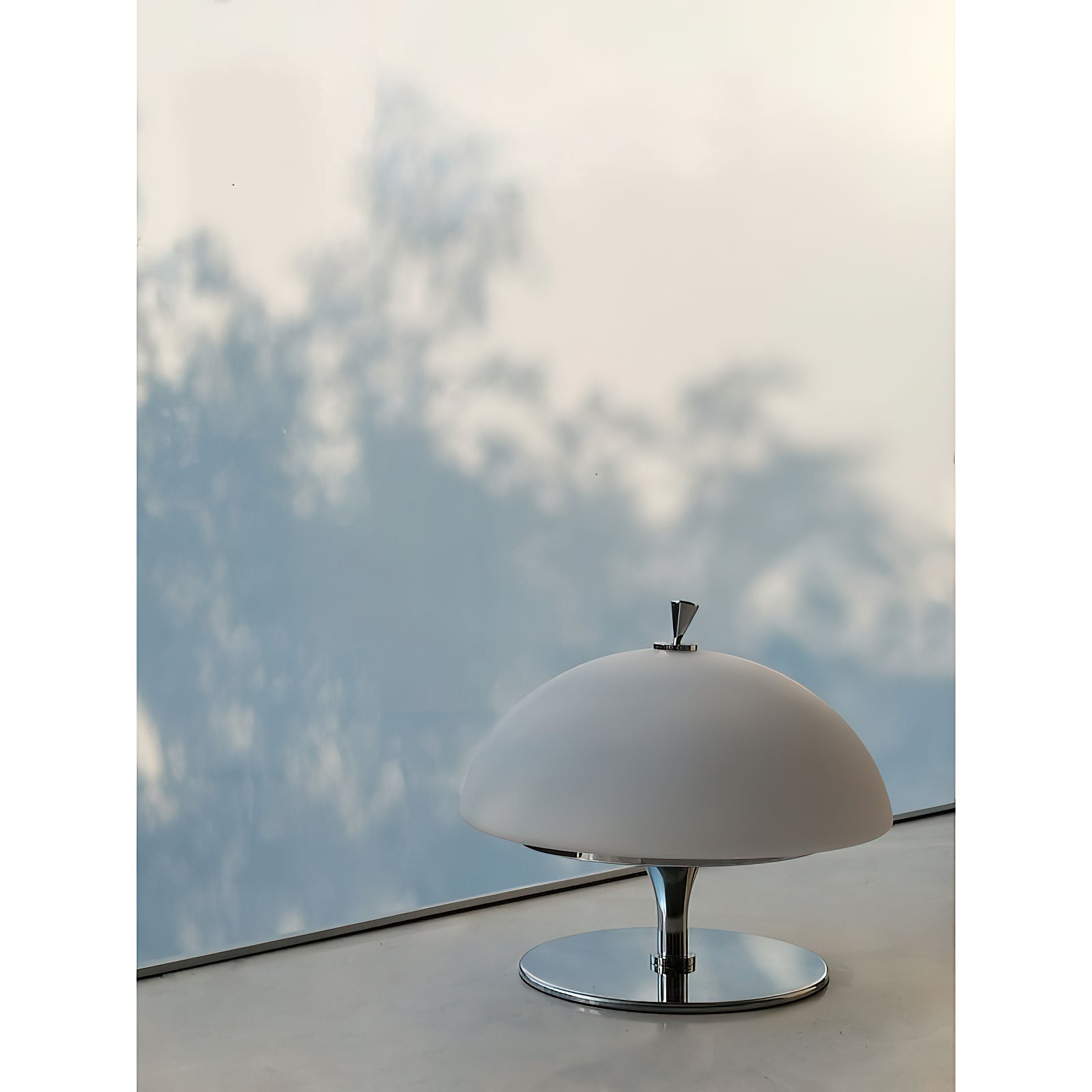 Diagram showing the dimensions of the Beret Table Lamp: 30cm diameter and 31cm height.