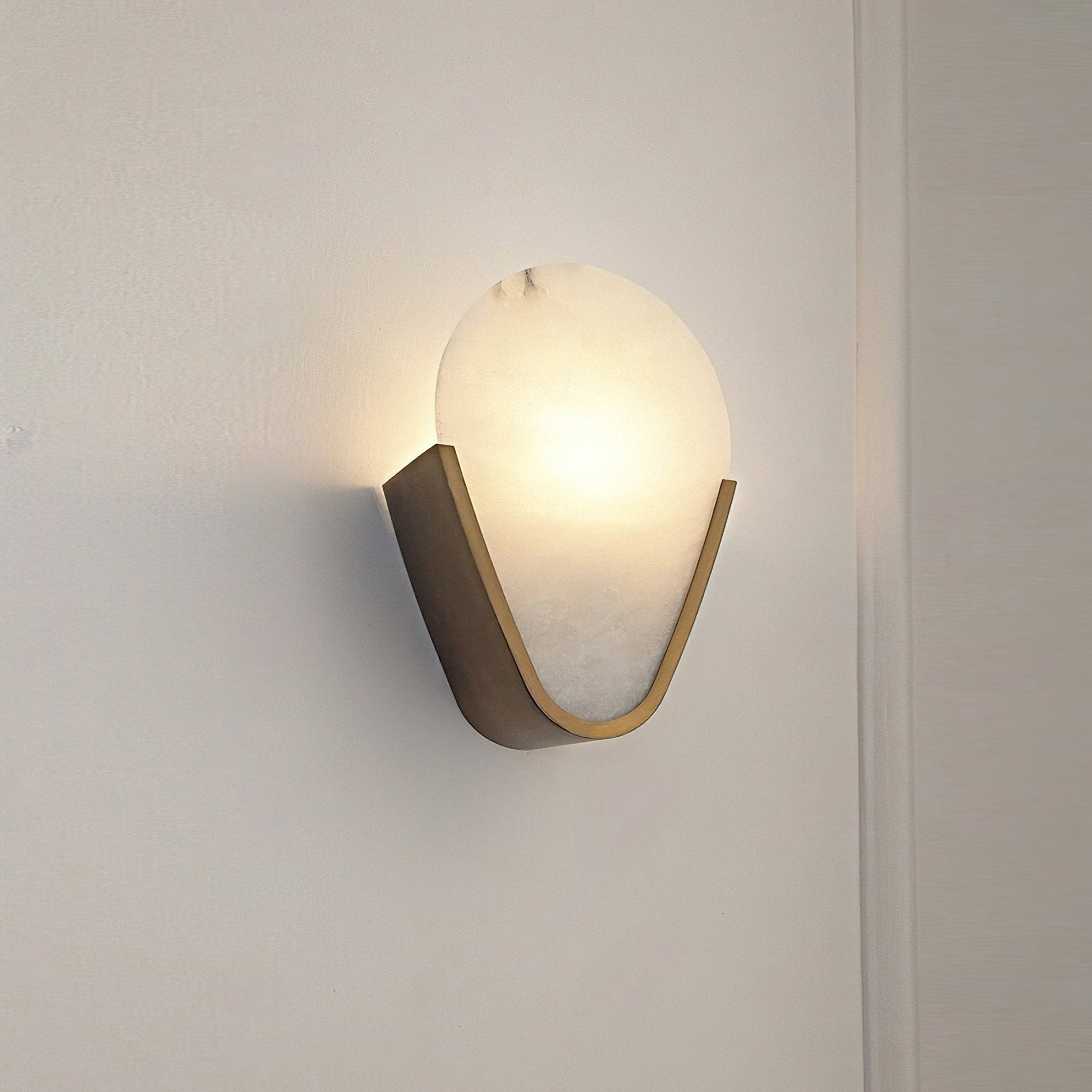 Dimensional drawing of the small Bernina Wall Lamp.
