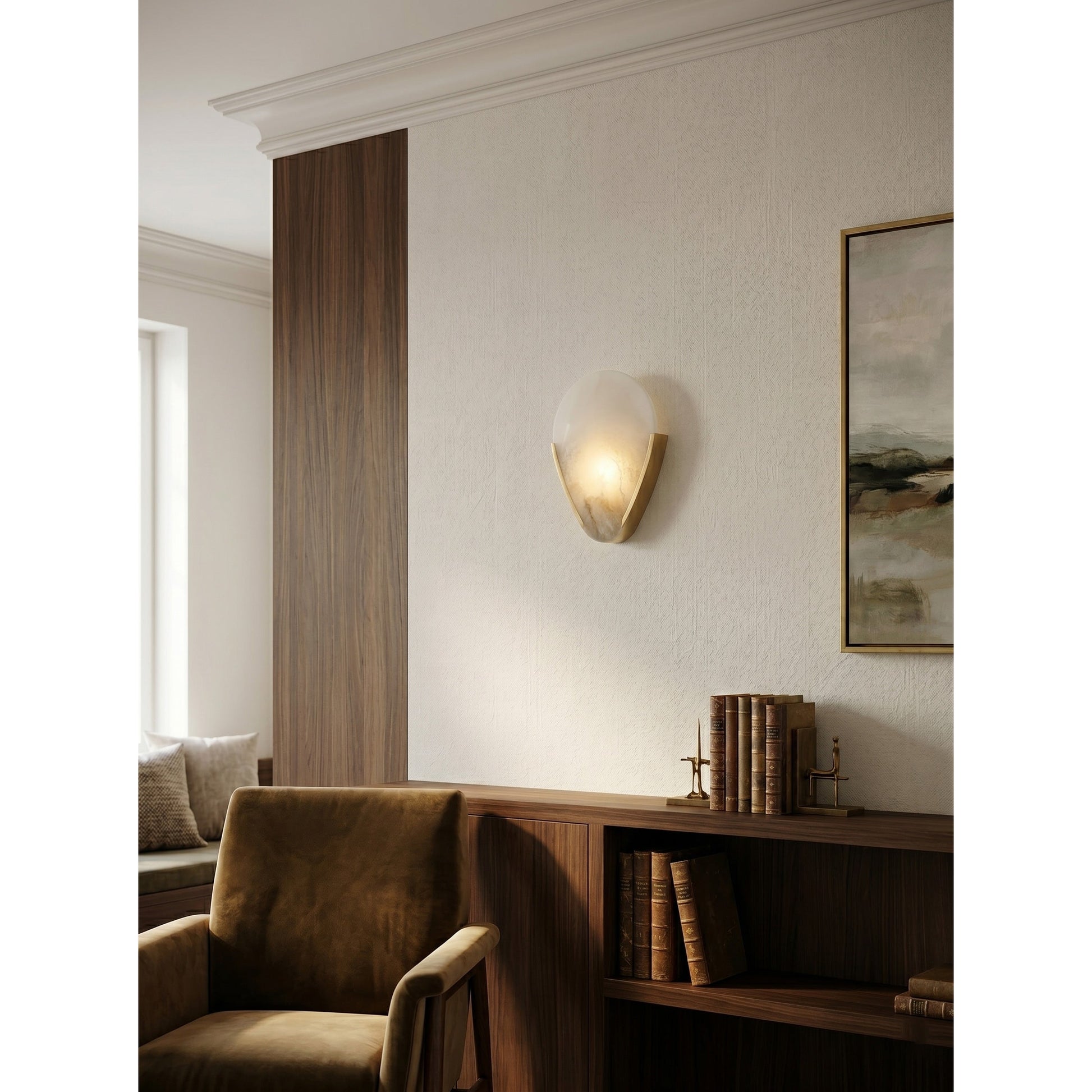 The larger size variant of the Bernina Alabaster Wall Lamp.