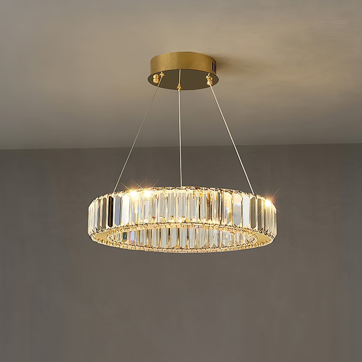 Lustra Chandelier Gold Crystal Ring-Neutral Decor