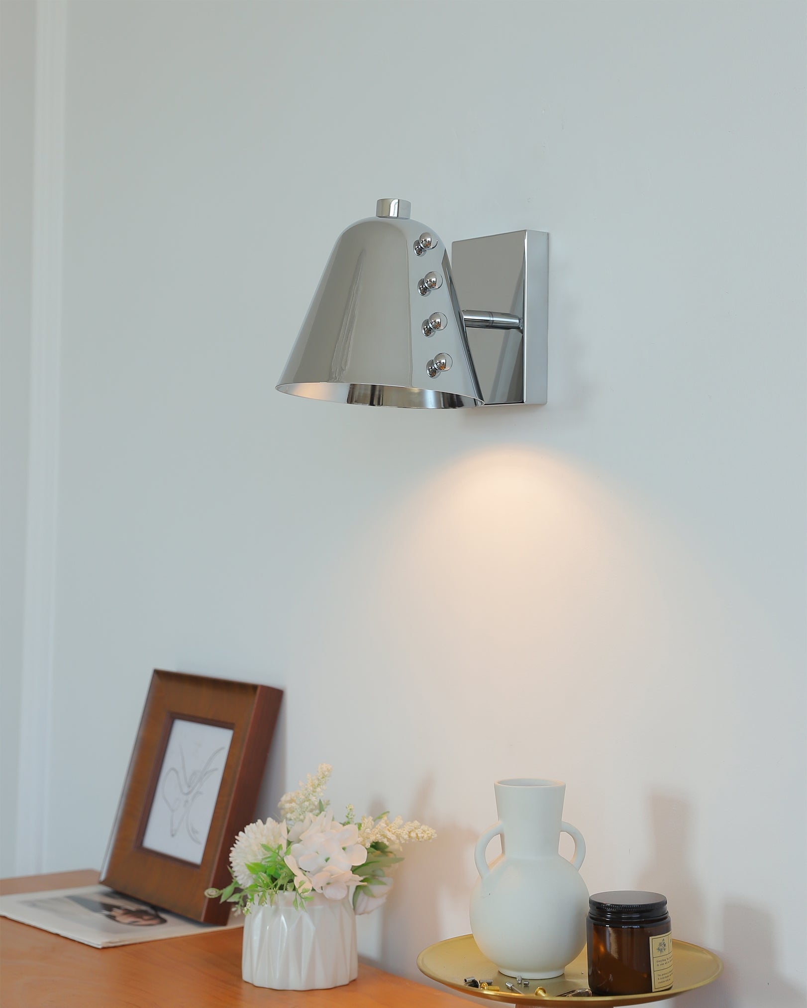 Dimensional drawing of the Bespoke wall lamp with measurements.