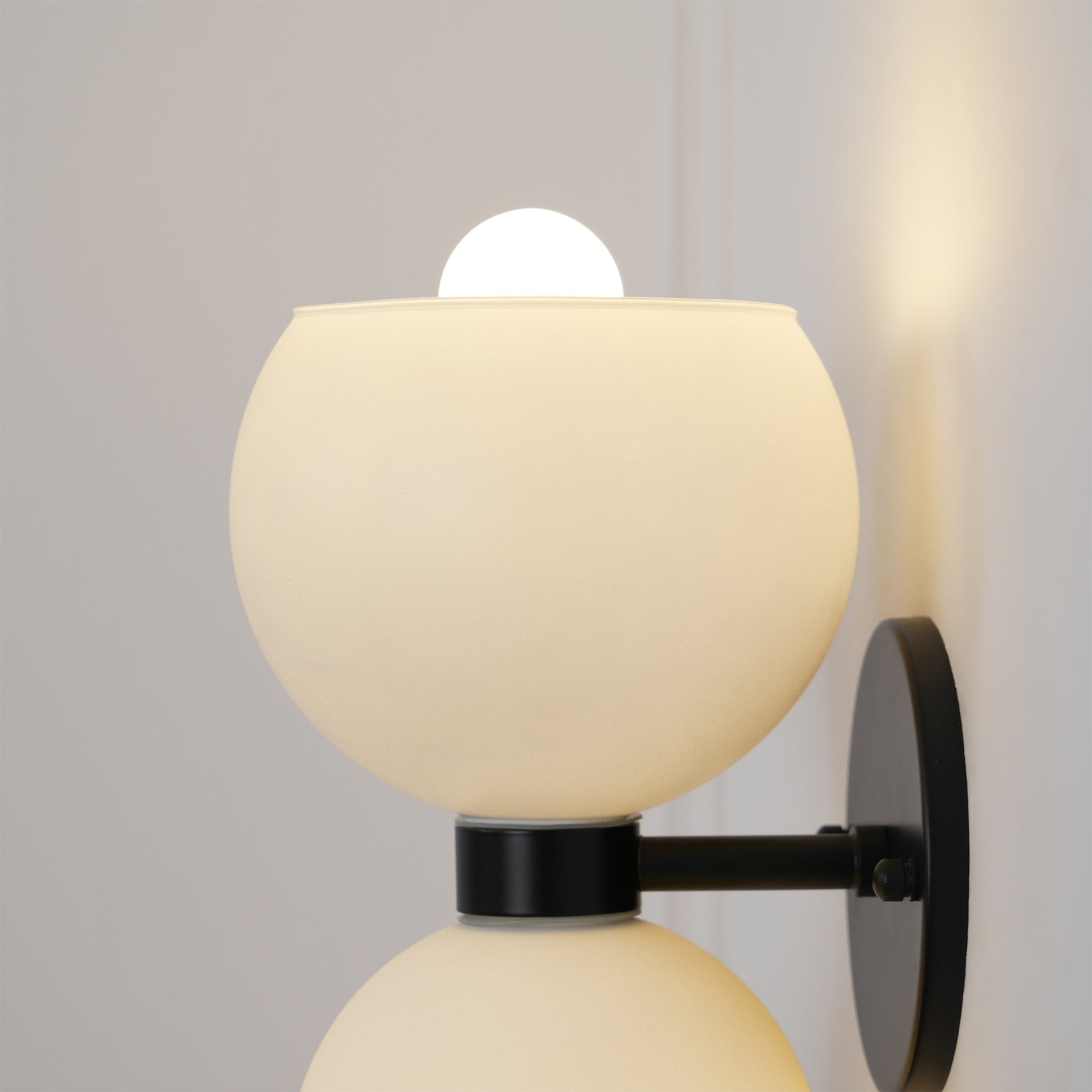Umarion Round Pearl Glass Sconce Wall lamp-Neutral Decor