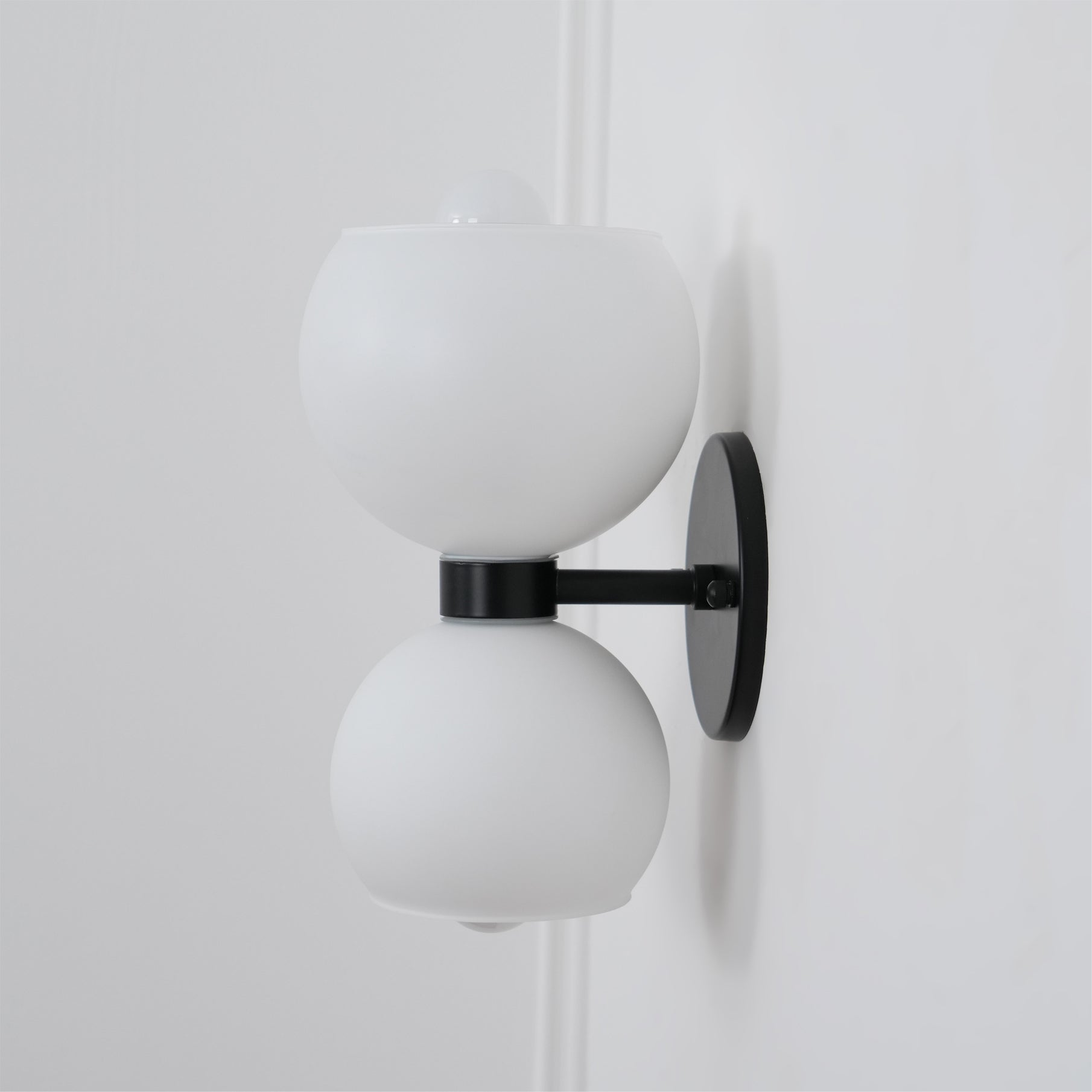 Umarion Round Pearl Glass Sconce Wall lamp-Neutral Decor