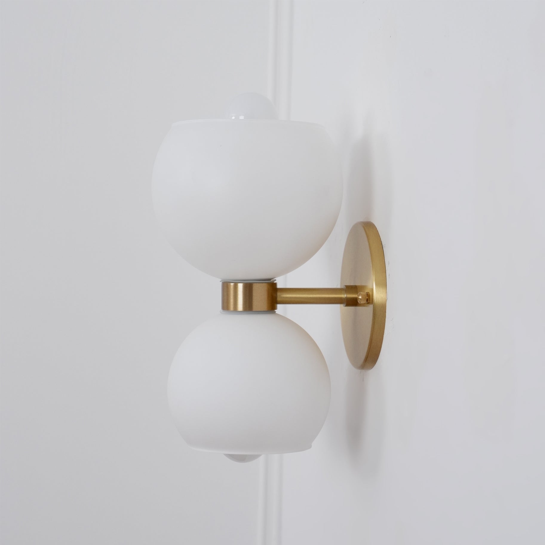 Umarion Round Pearl Glass Sconce Wall lamp-Neutral Decor