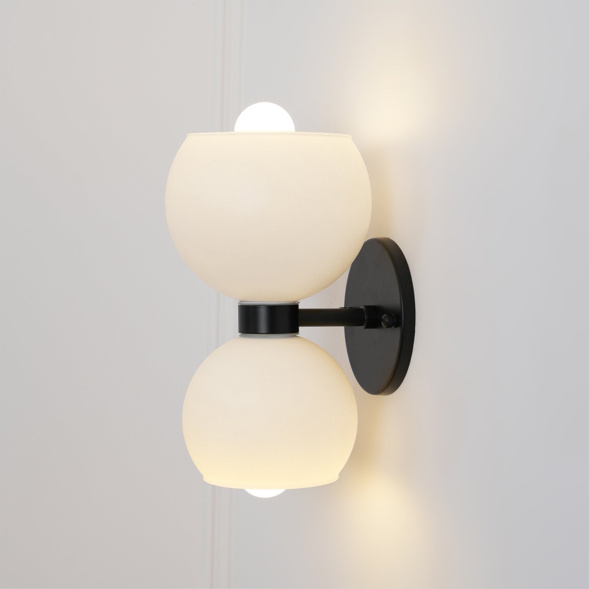 Umarion Round Pearl Glass Sconce Wall lamp-Neutral Decor