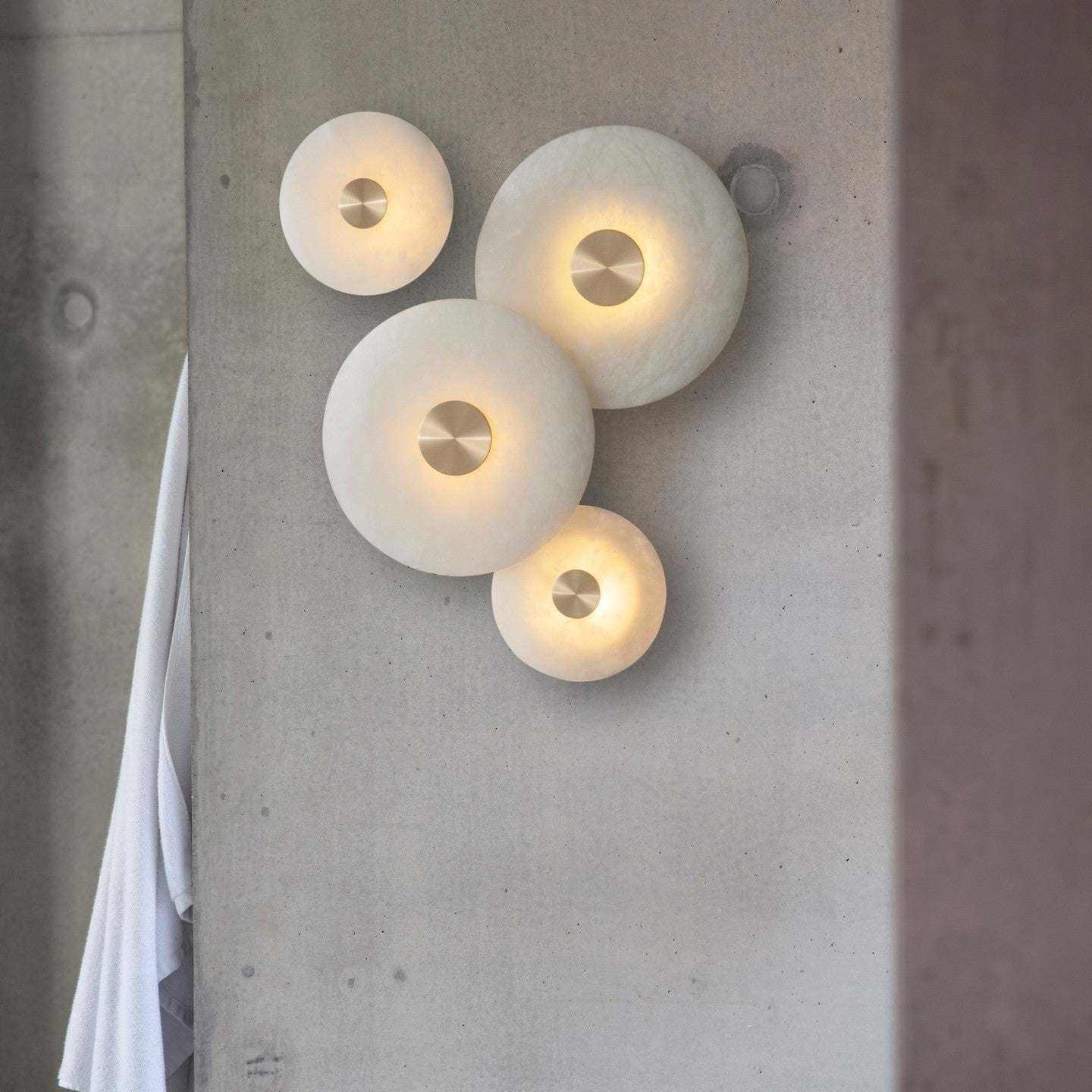Ildvuvyu Alabaster Wall Lamp-Neutral Decor