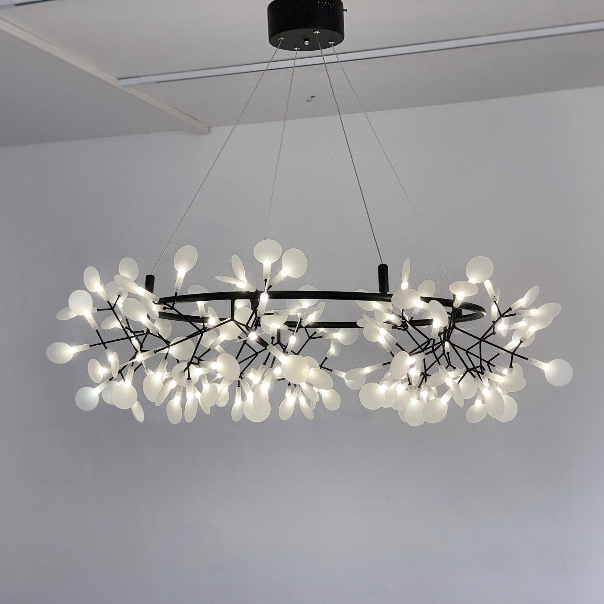 Zesion Chandelier Black Ring Firefly Branch-Neutral Decor