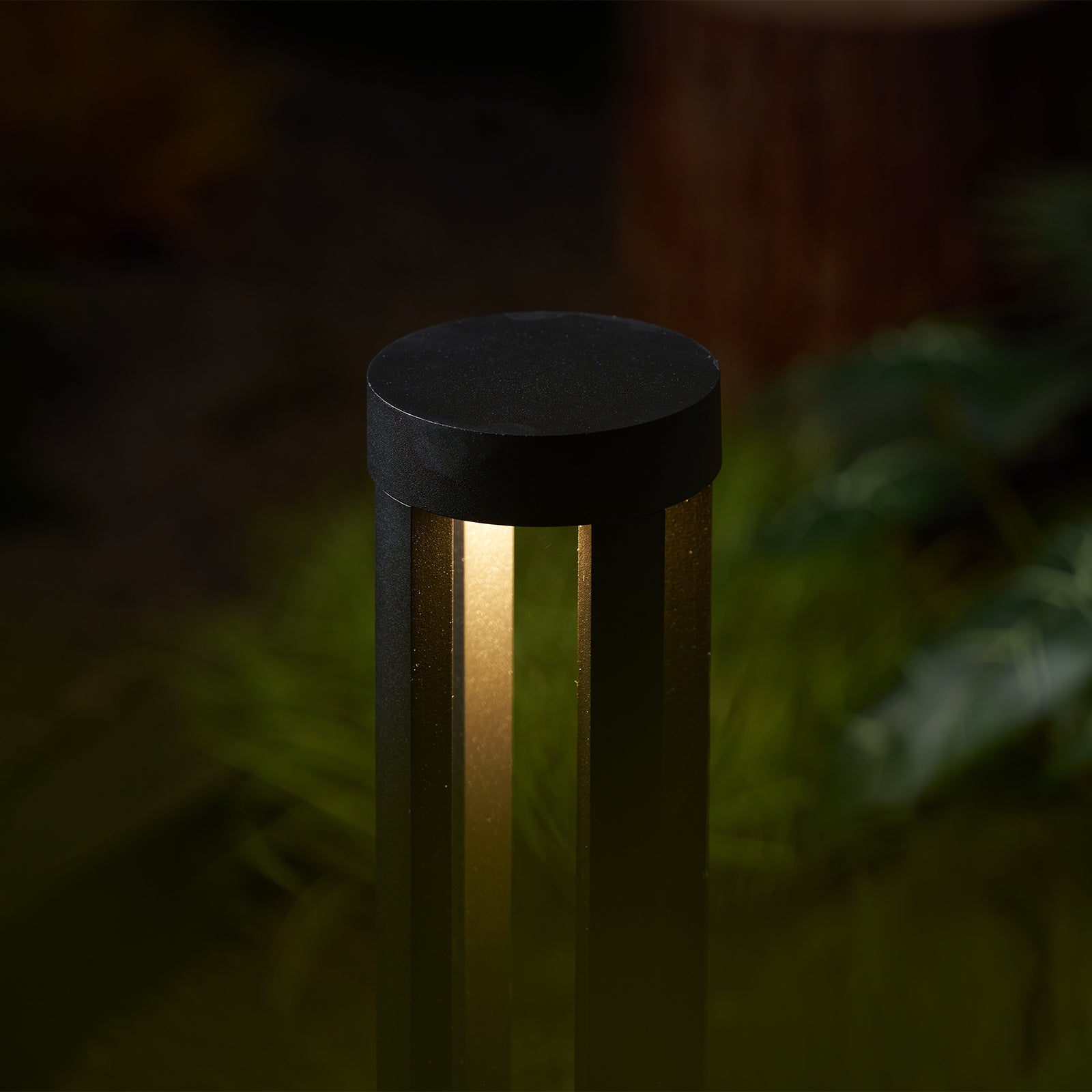 Tavi Outdoor Light Black Cylindrical Garden-Neutral Decor