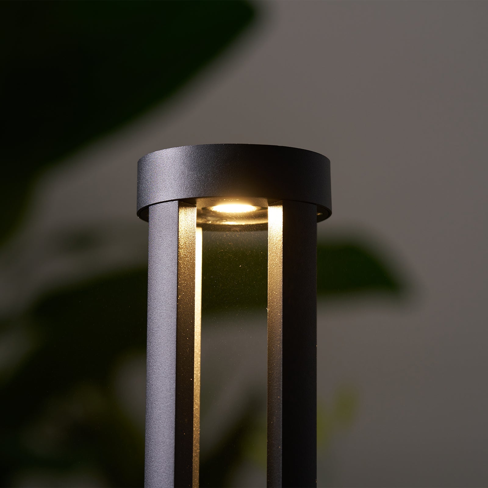 Tavi Outdoor Light Black Cylindrical Garden-Neutral Decor