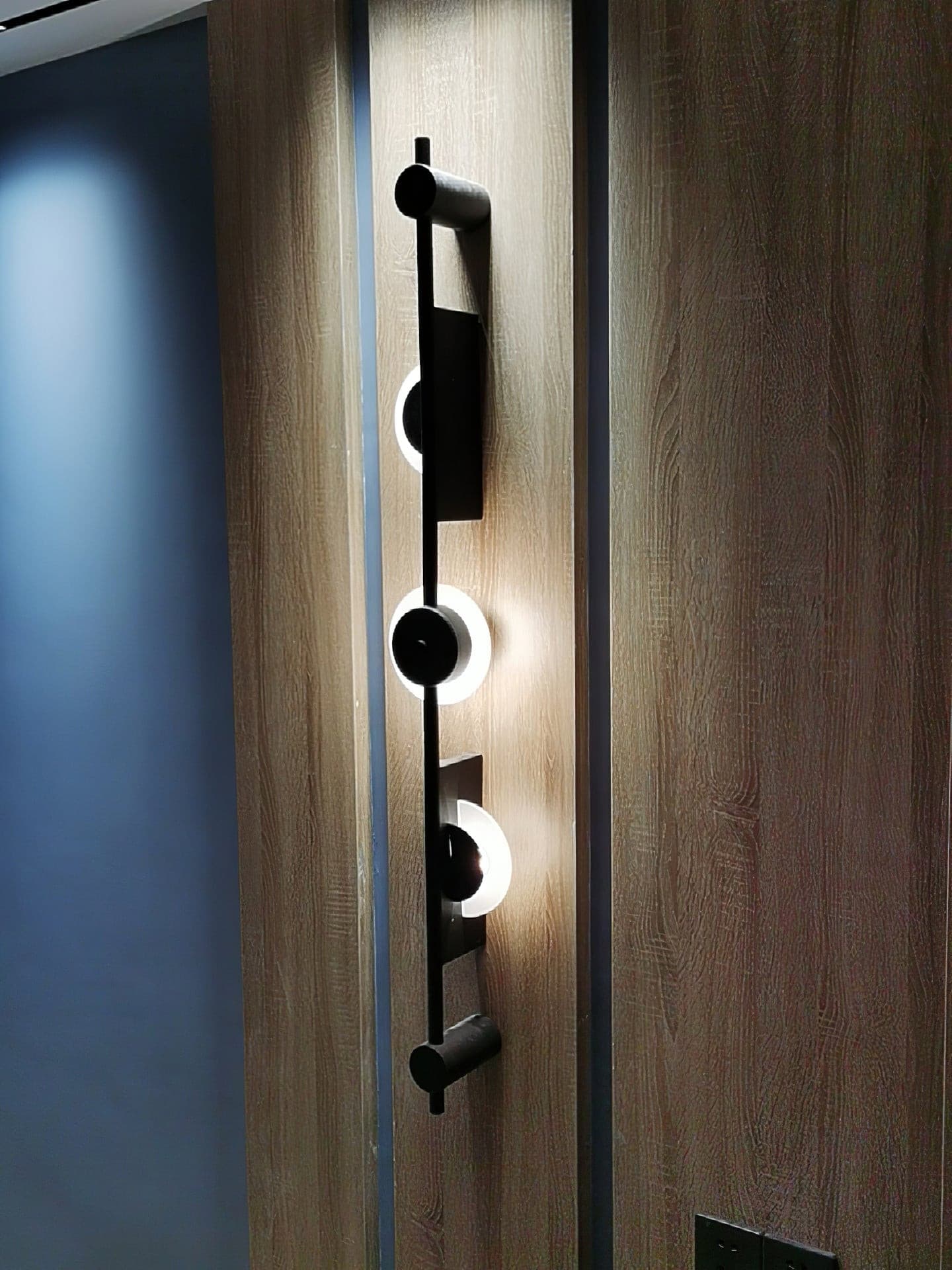 Slender Wall Lamp Alabaster Modern Minimalist