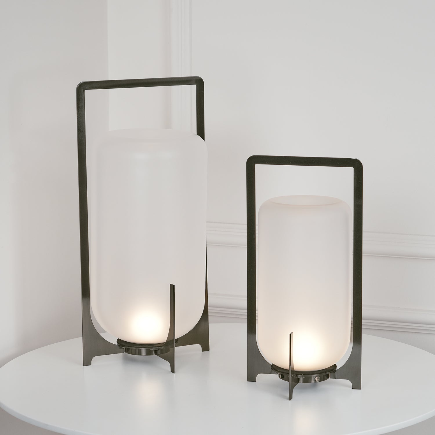 Isvyn Steel Plastic Minimalist Table Lamp-Neutral Decor