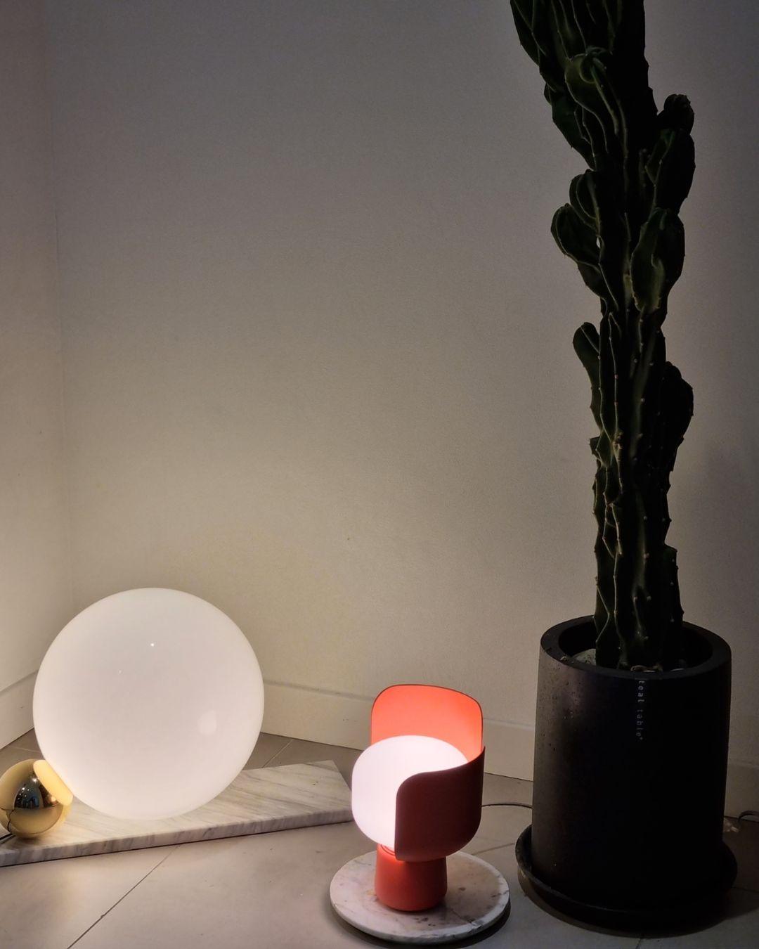 Zuri Plastic Minimalist Table Lamp-Neutral Decor