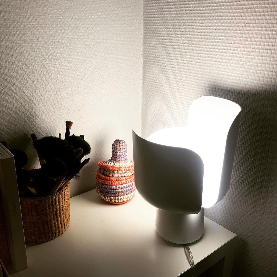 Zuri Plastic Minimalist Table Lamp-Neutral Decor