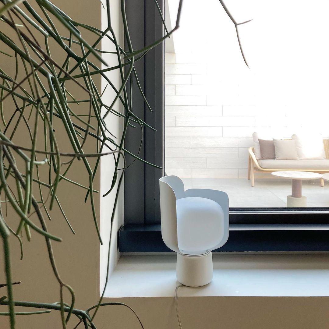 Zuri Plastic Minimalist Table Lamp-Neutral Decor