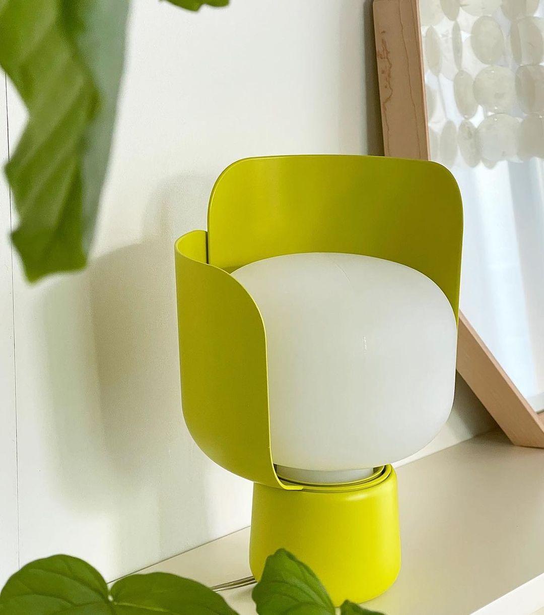 Zuri Plastic Minimalist Table Lamp-Neutral Decor