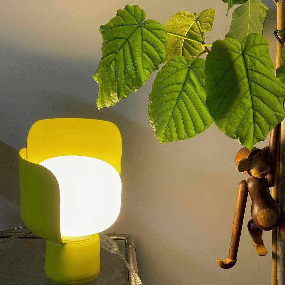 Zuri Plastic Minimalist Table Lamp-Neutral Decor