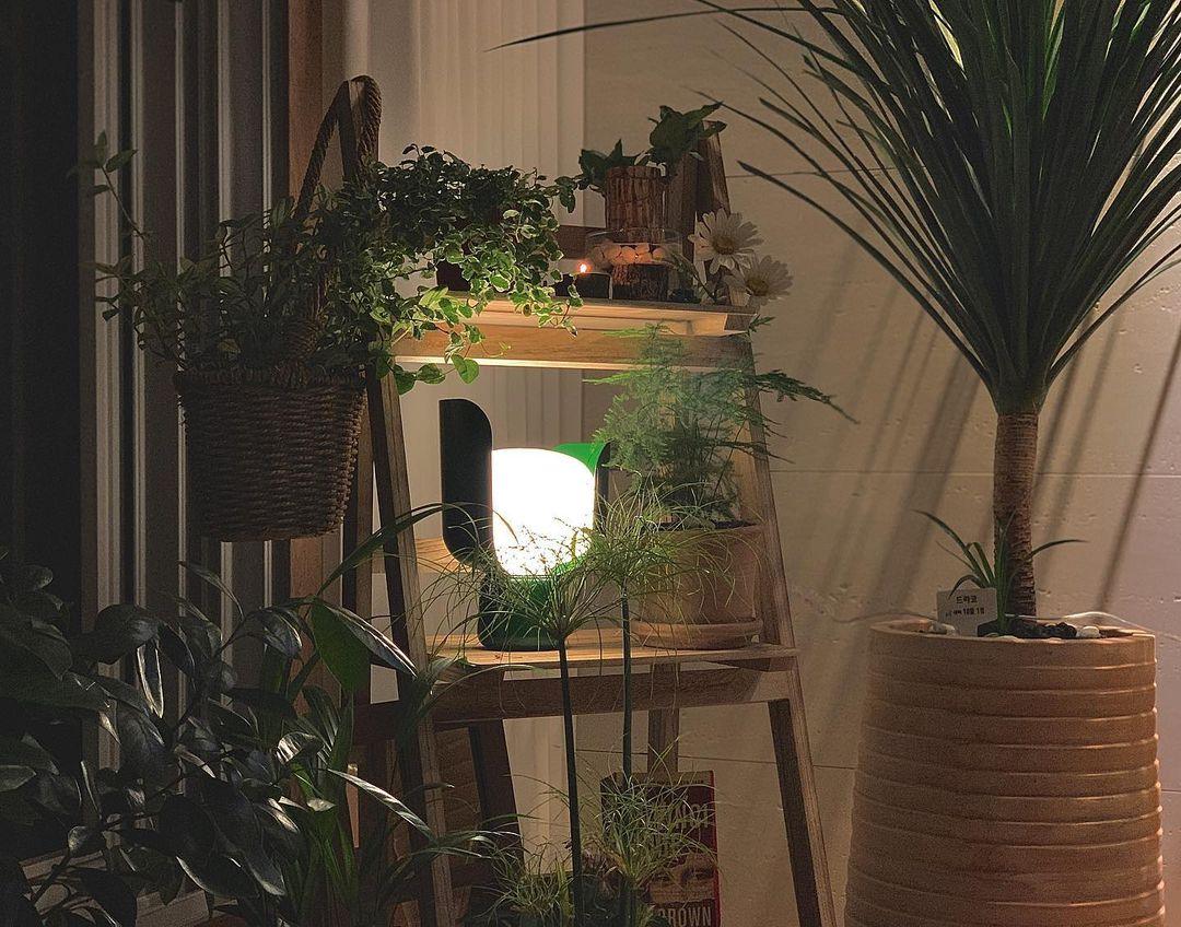 Zuri Plastic Minimalist Table Lamp-Neutral Decor