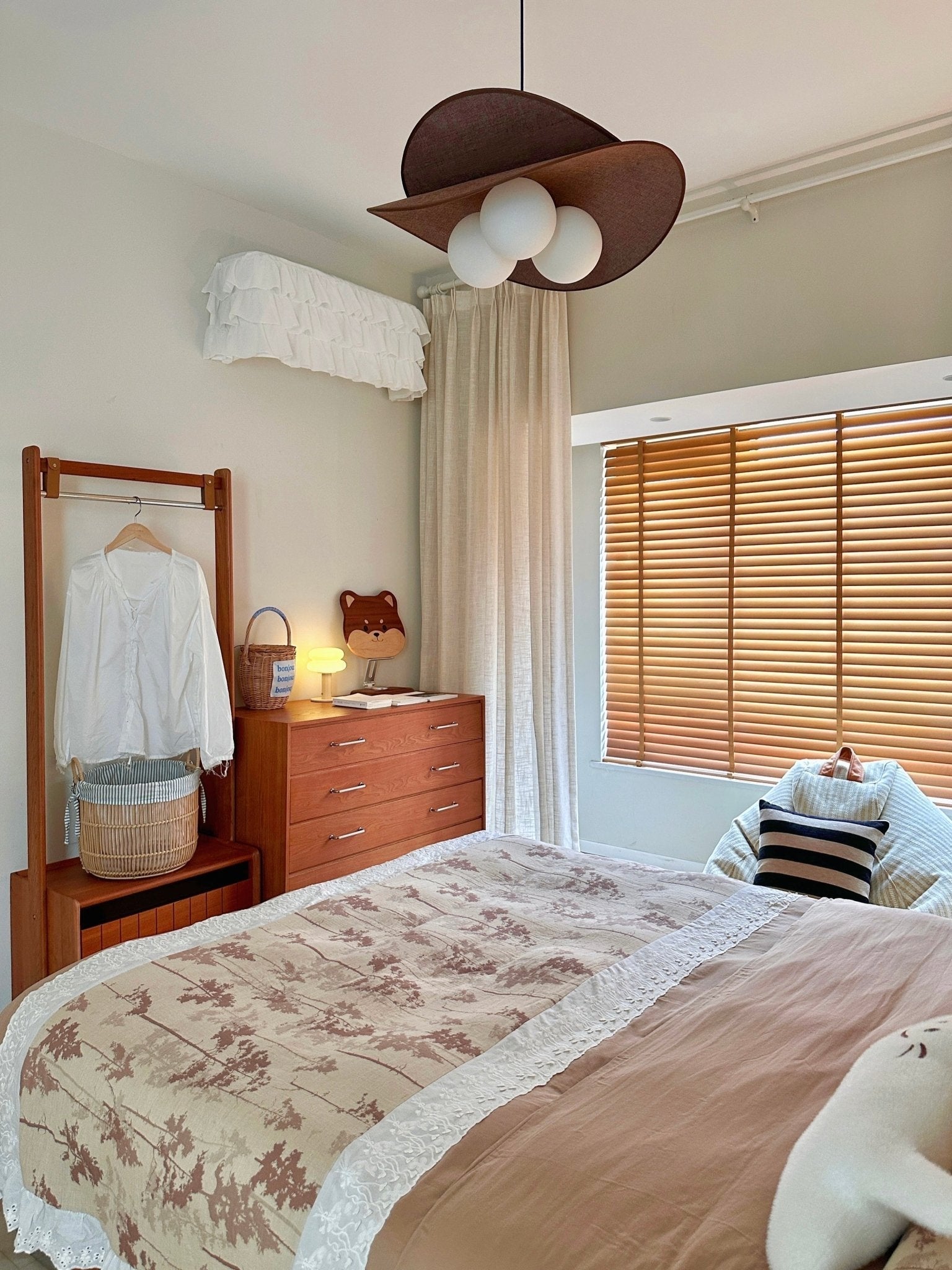 Flintis Petals Chandelier-Neutral Decor