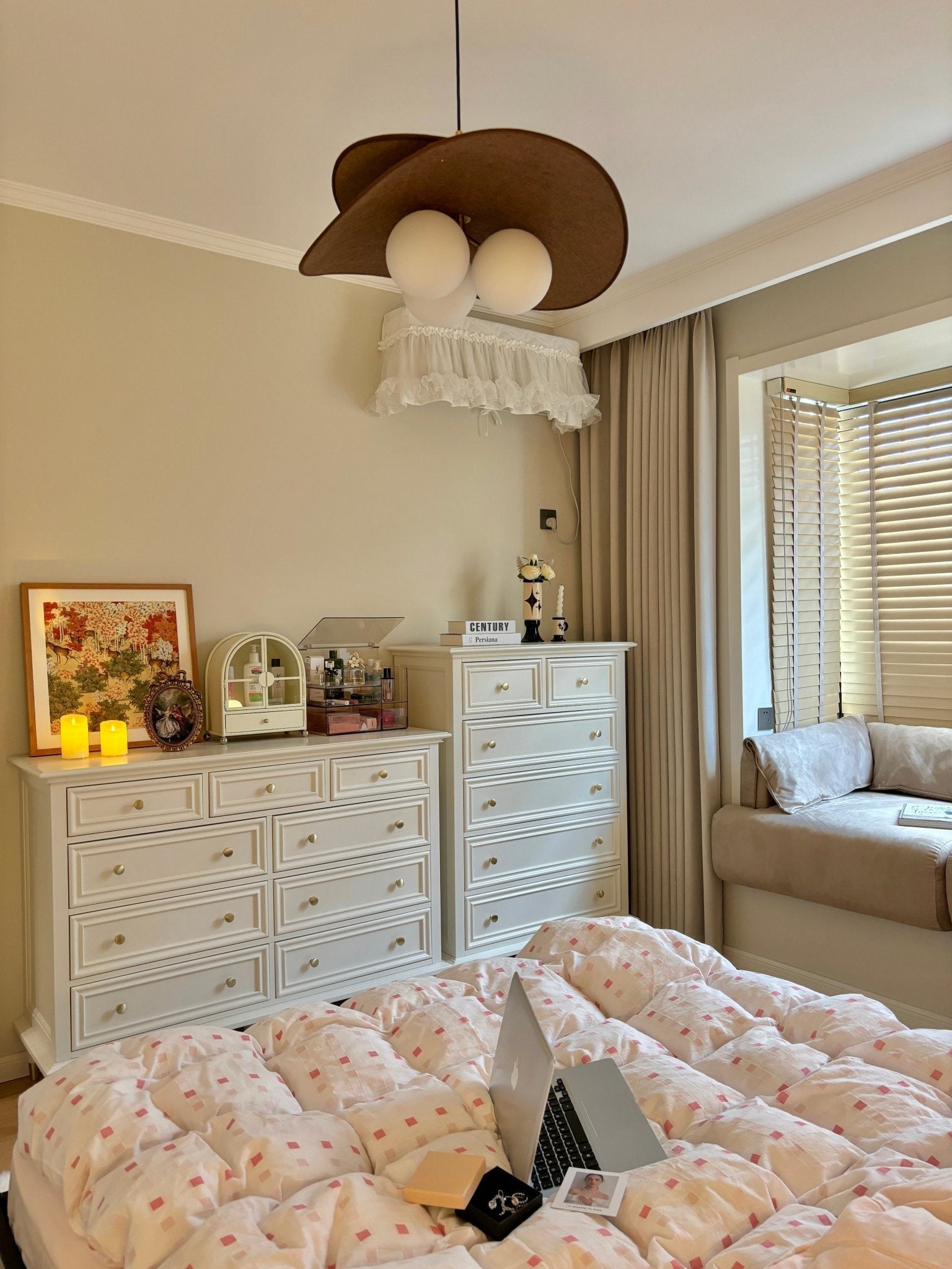 Flintis Petals Chandelier-Neutral Decor