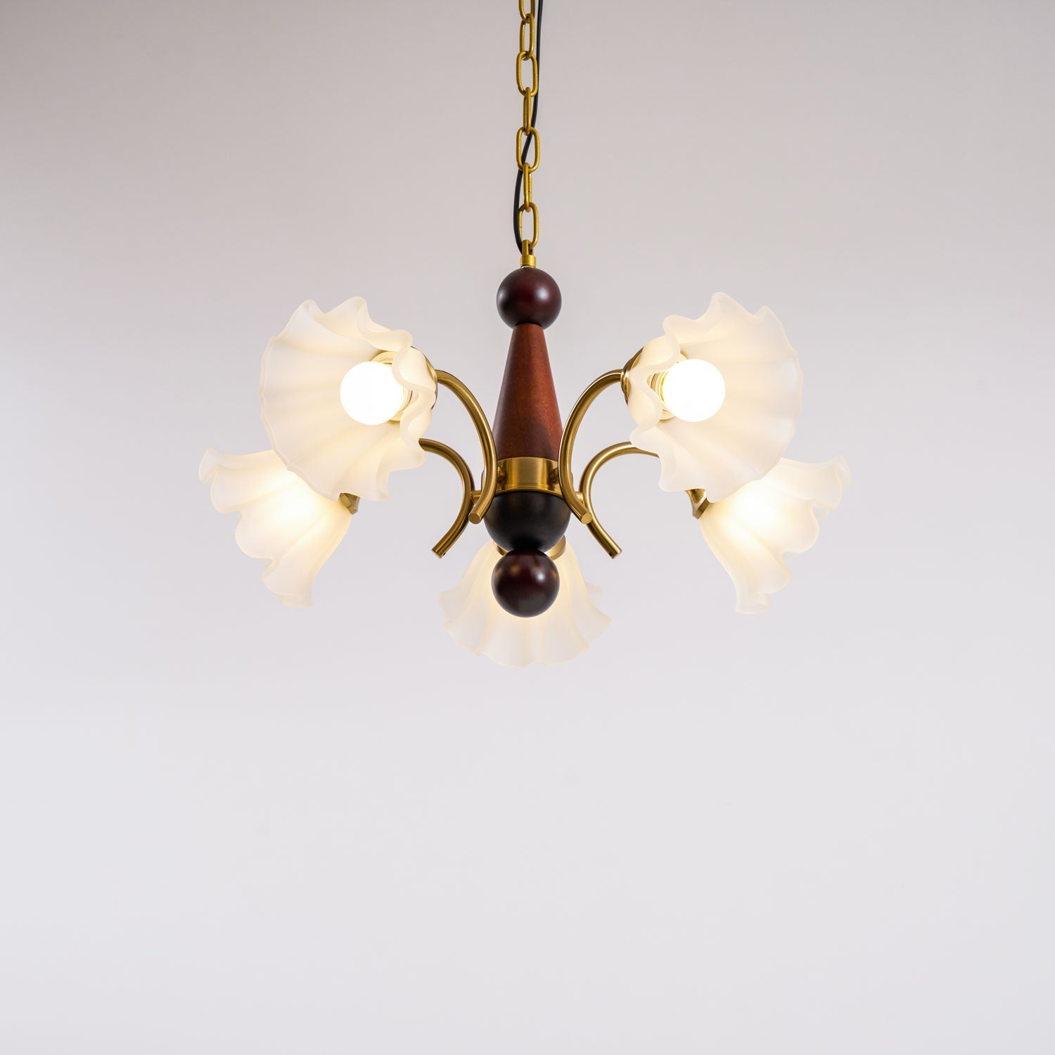Ilvinan Traditional Elegance Wood Glass Chandelier-Neutral Decor