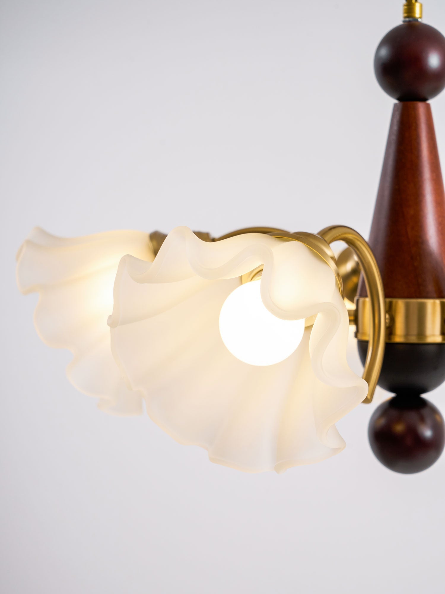 Ilvinan Traditional Elegance Wood Glass Chandelier-Neutral Decor